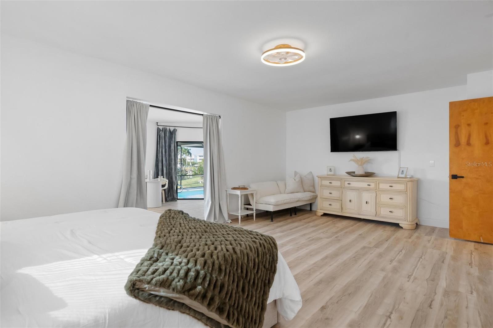 WATERFRONT ESTATES - Residential