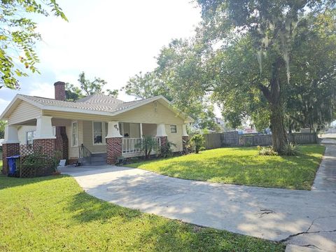 A home in LAKELAND