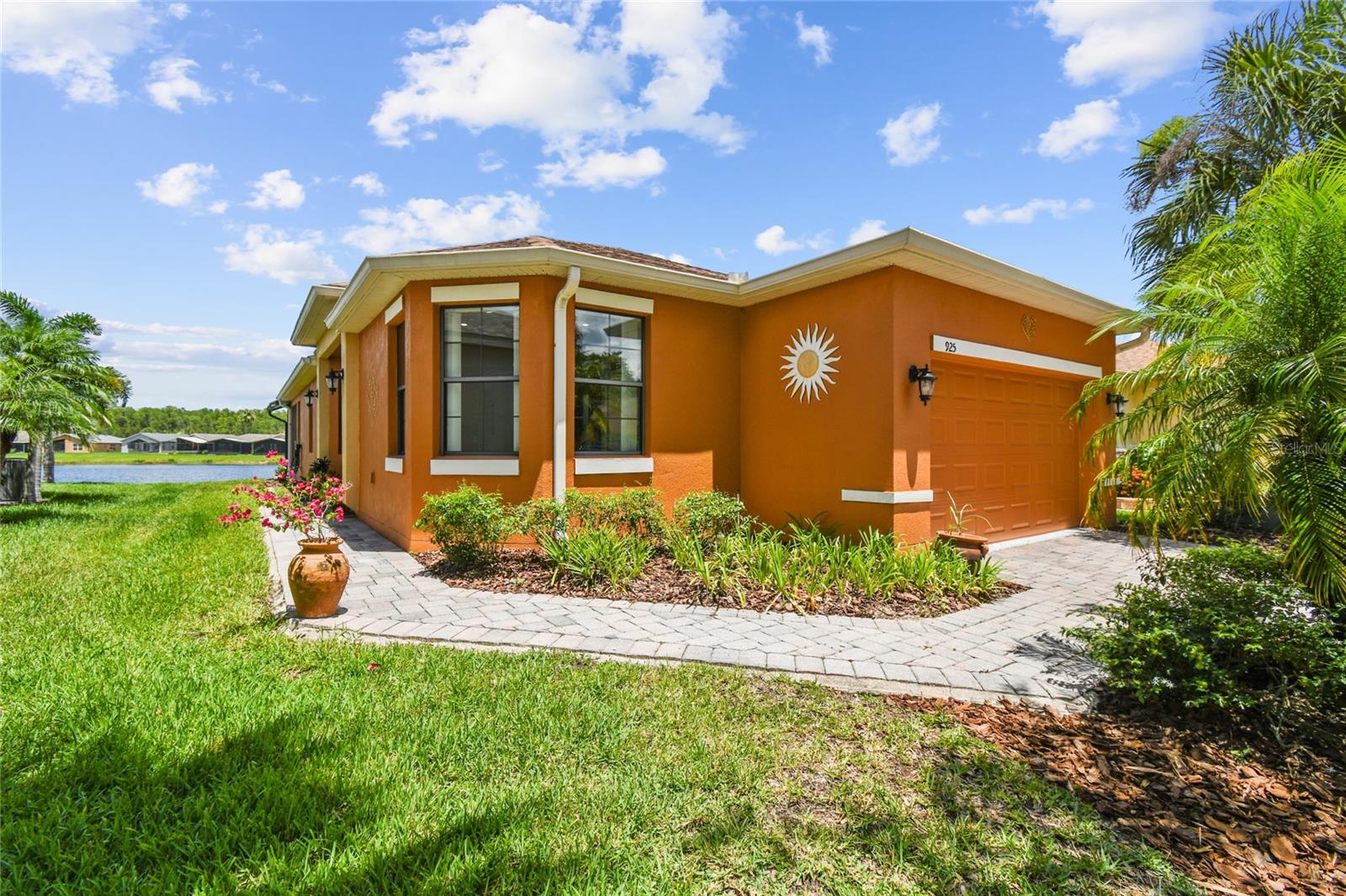 925 GRAND CANAL DR