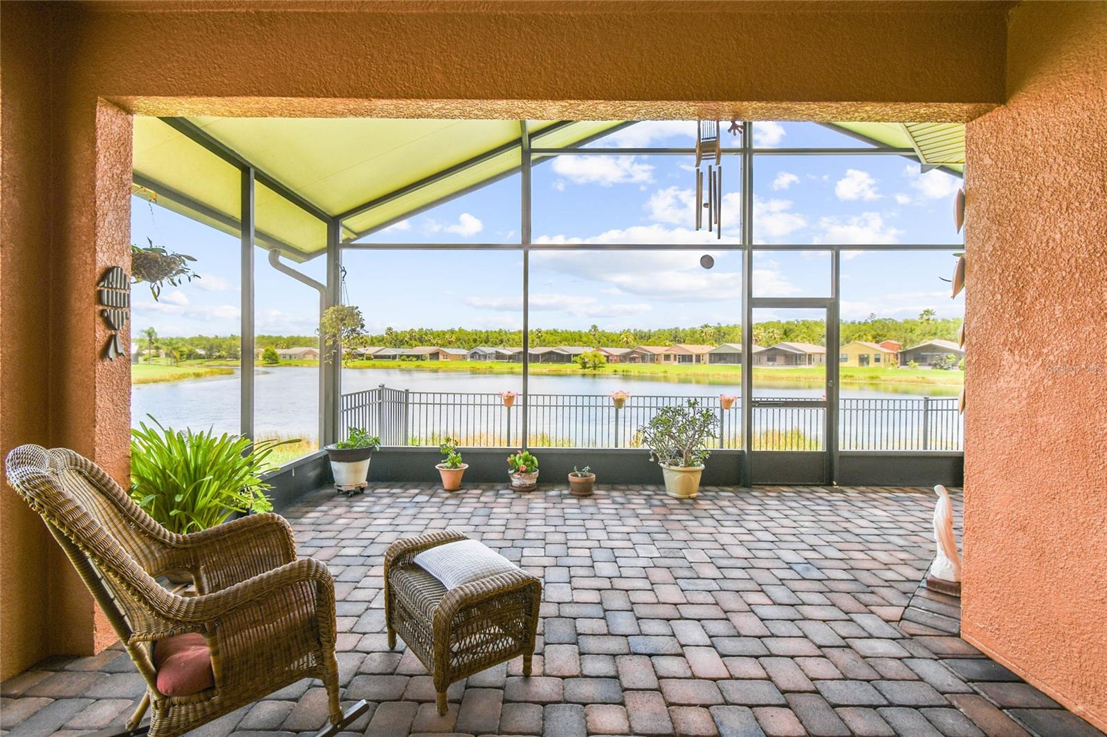 925 GRAND CANAL DR