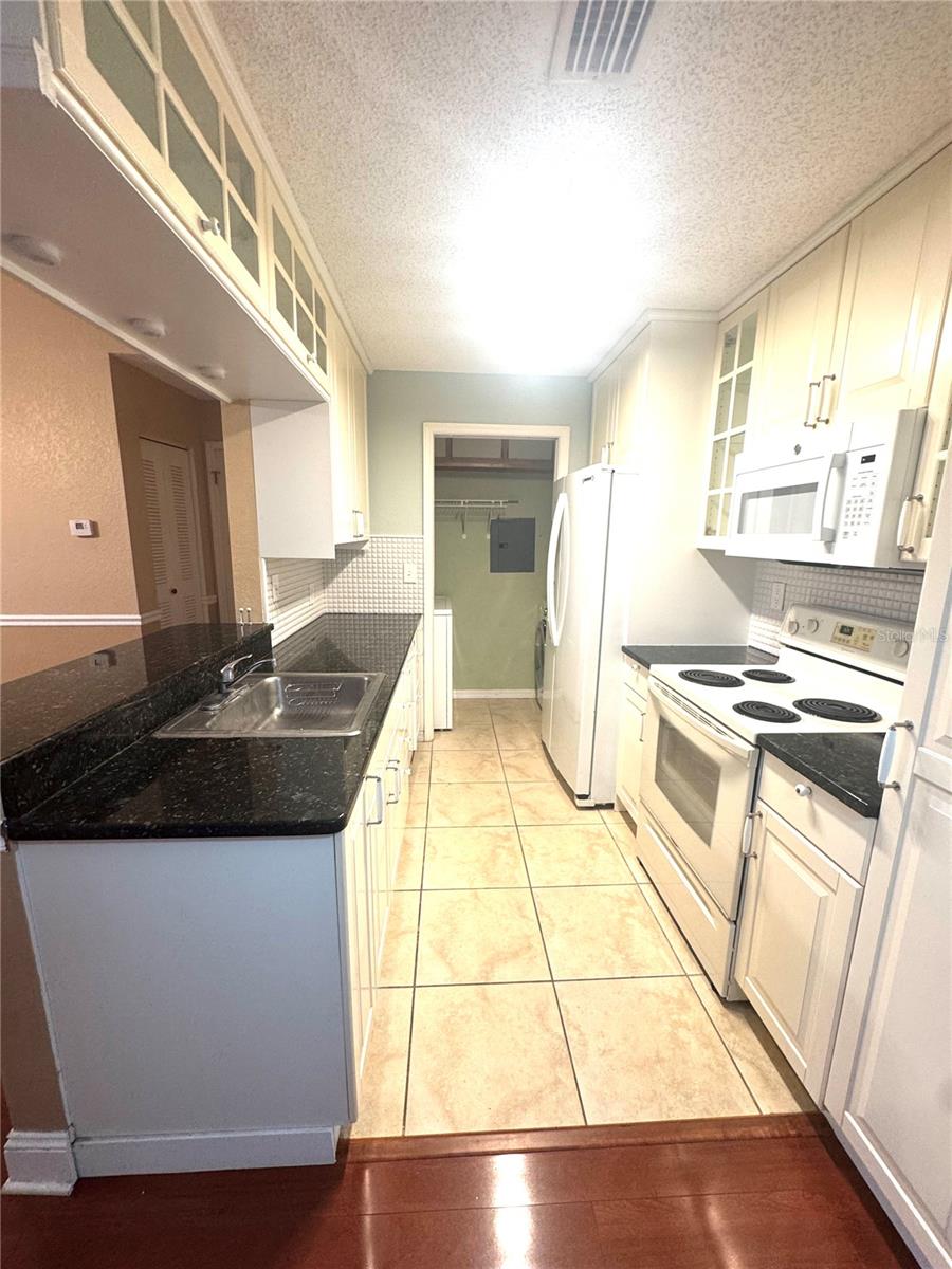 ITOPIA PRIVATE RESIDENCES - Residential Lease