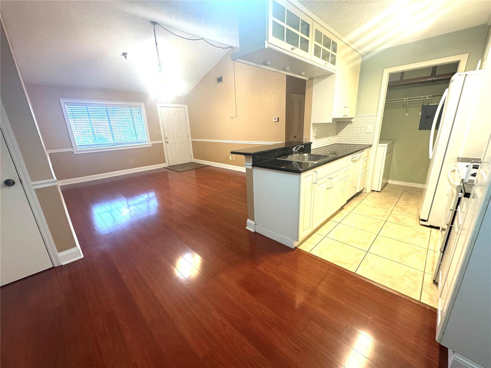 ITOPIA PRIVATE RESIDENCES - Residential Lease