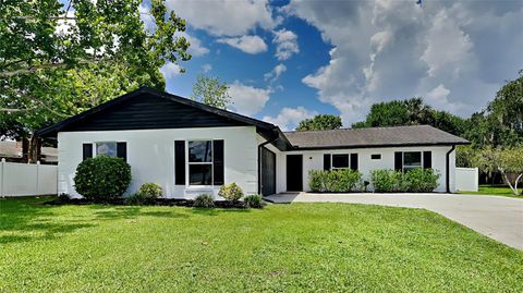 A home in DELAND