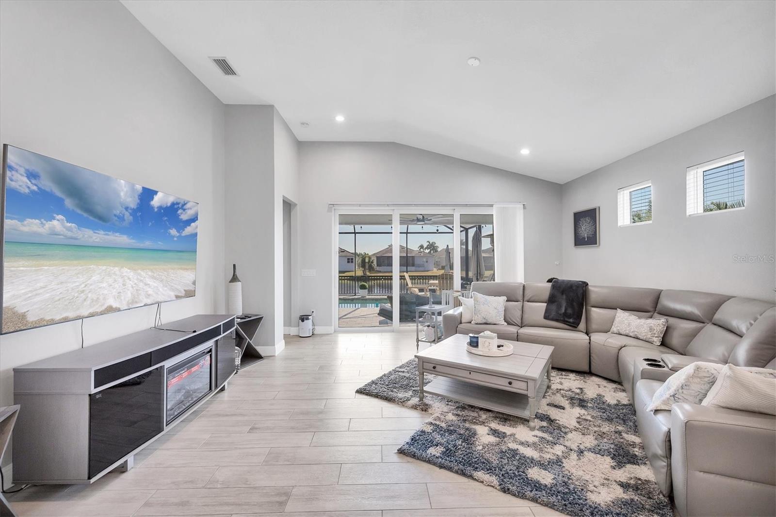 LEGENDS BAY - Residential