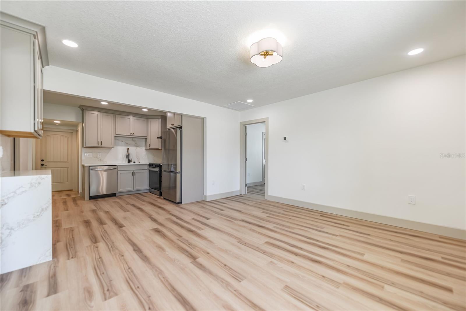 7851 40 AVE N