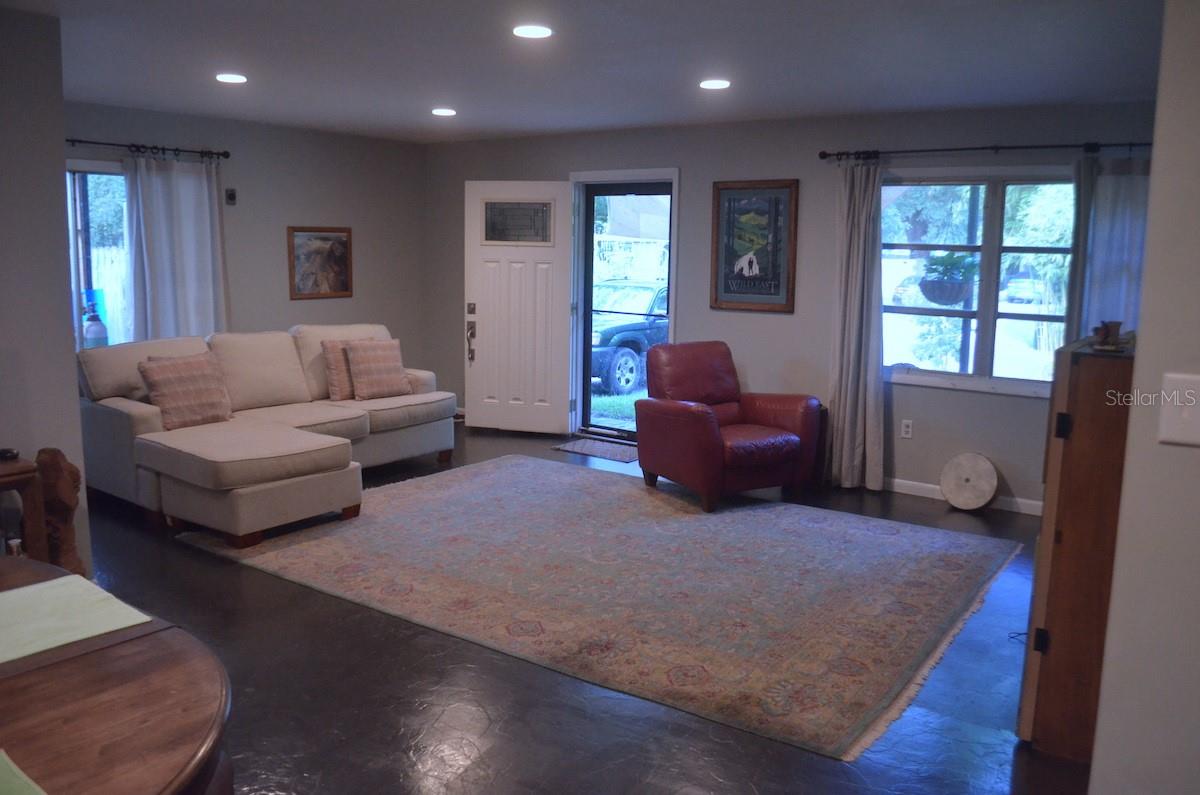 HIGHLAND COURT MANOR - Residential