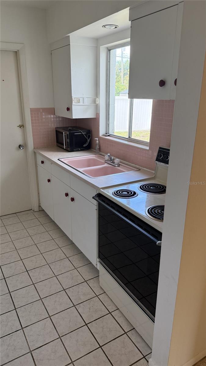 BEACH MANOR - Residential