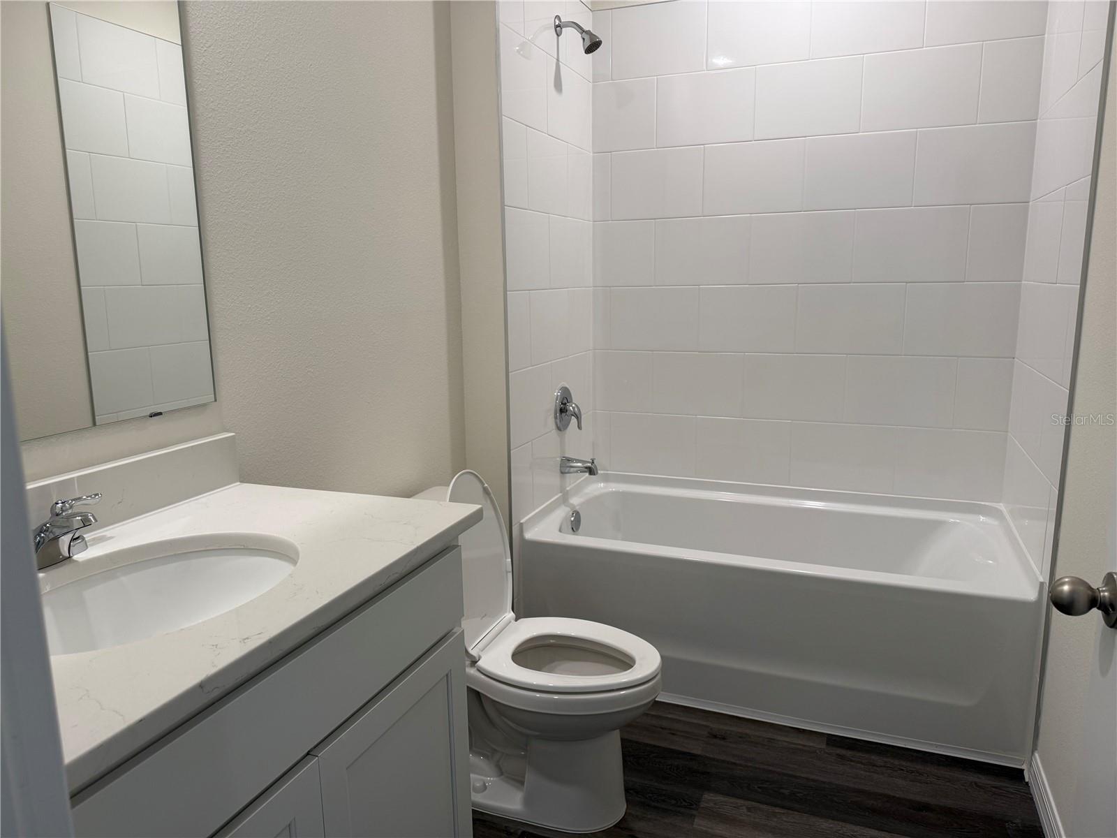 GRANDE CHAMPION/PCL SW-28 PH 1 - Residential Lease