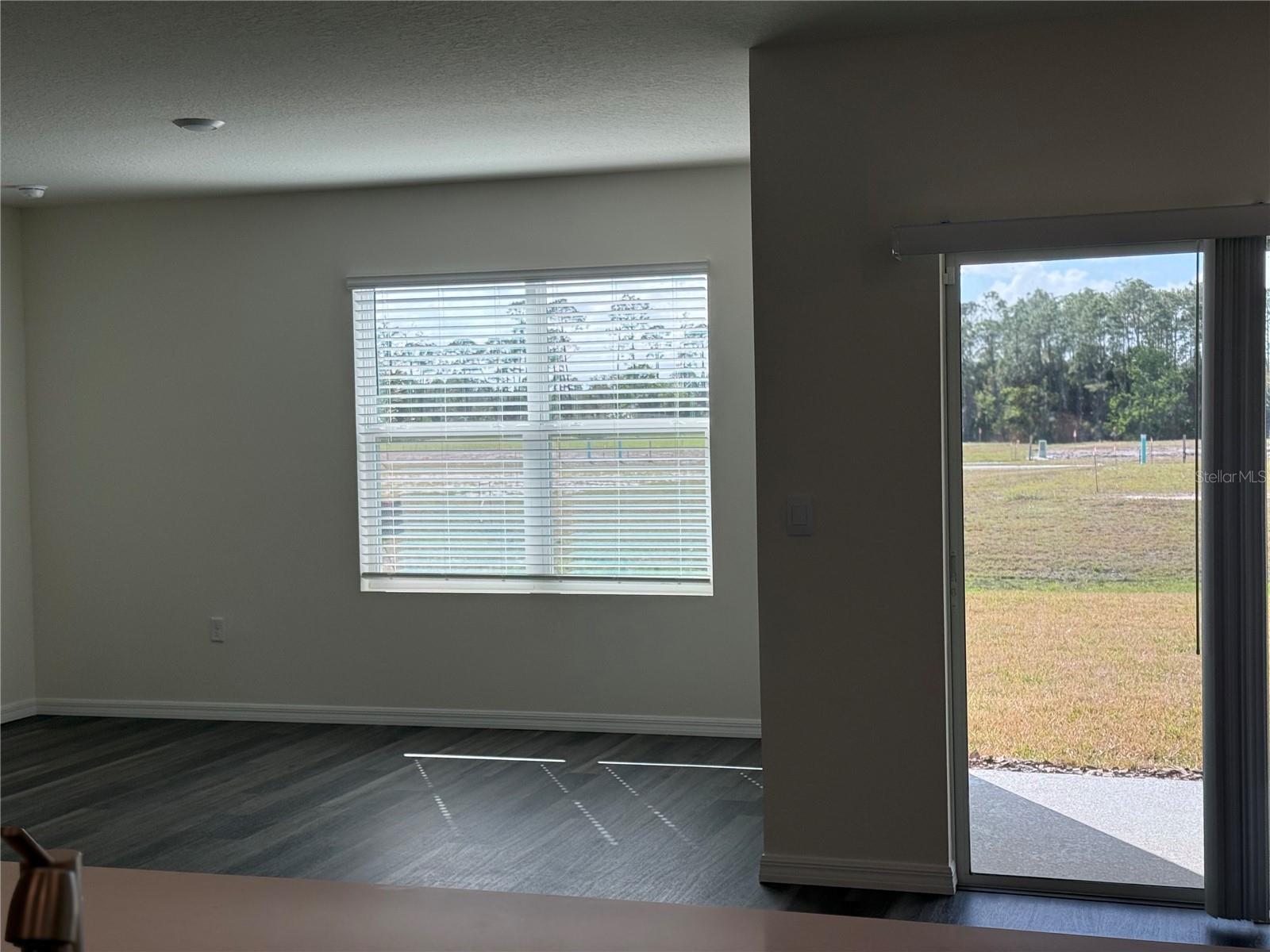 GRANDE CHAMPION/PCL SW-28 PH 1 - Residential Lease