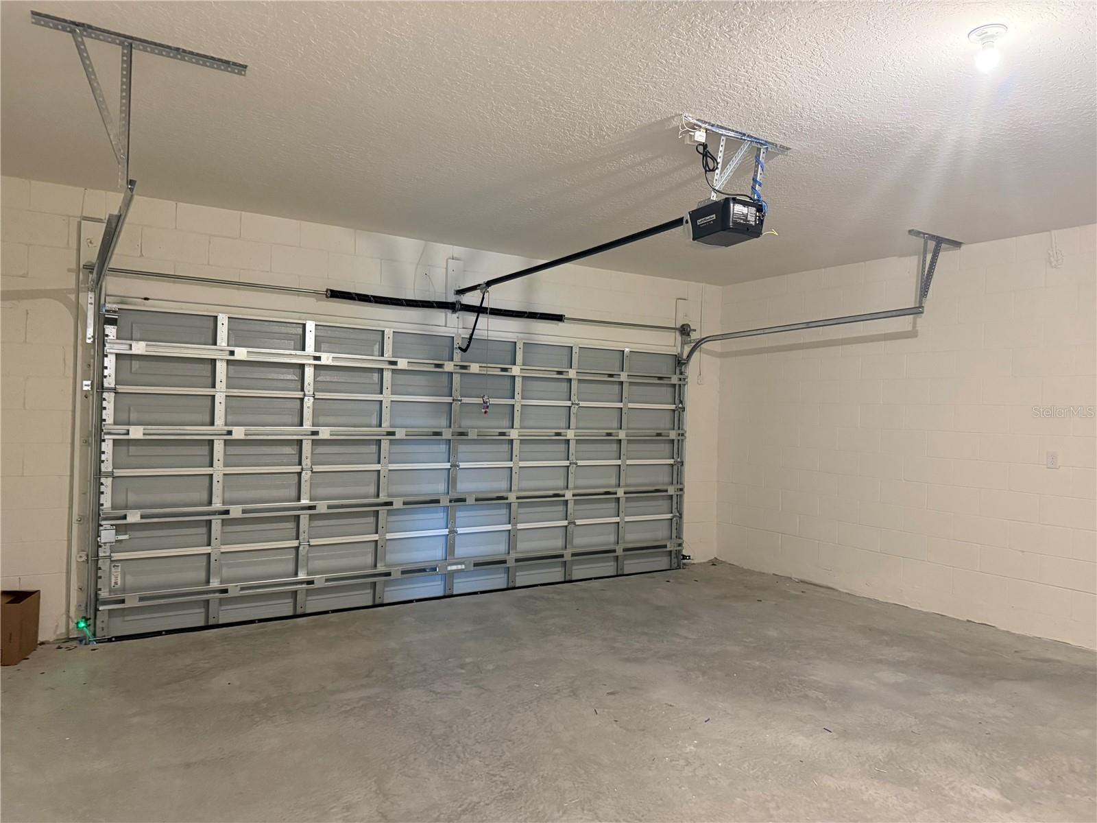 GRANDE CHAMPION/PCL SW-28 PH 1 - Residential Lease