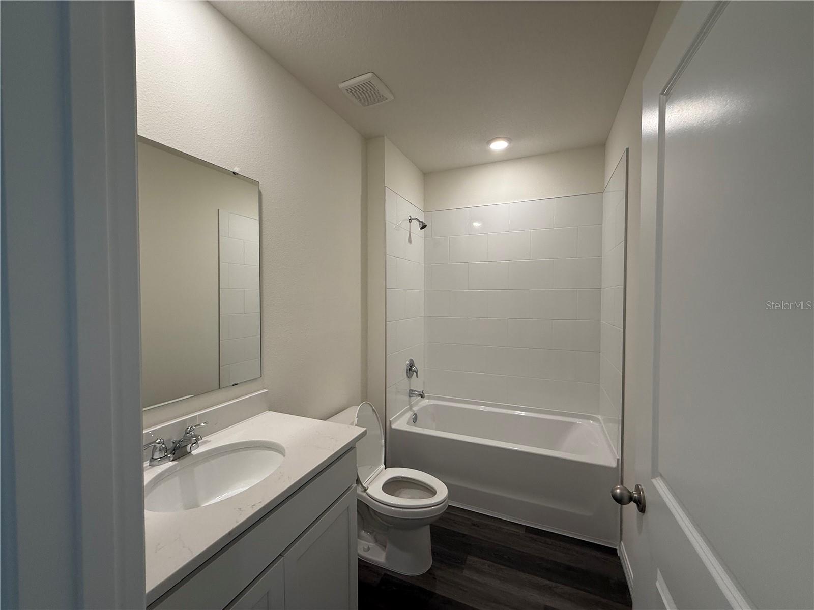 GRANDE CHAMPION/PCL SW-28 PH 1 - Residential Lease