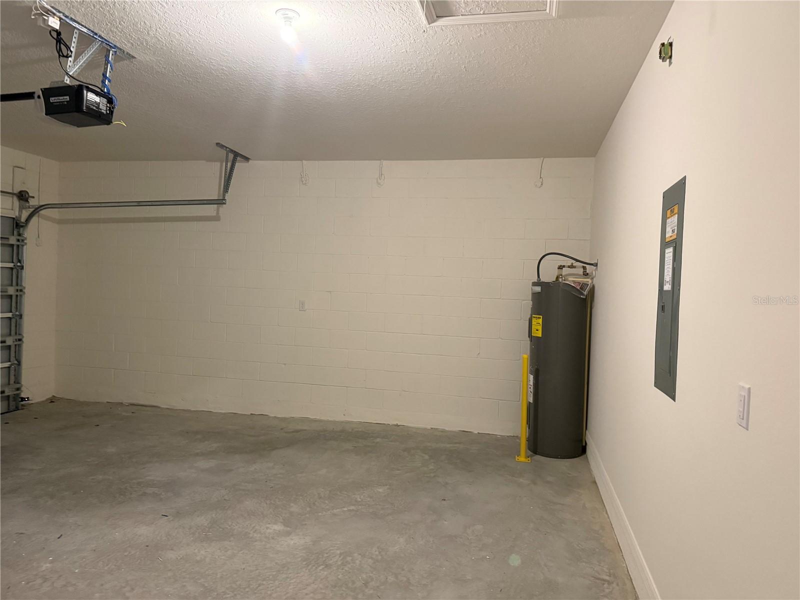 GRANDE CHAMPION/PCL SW-28 PH 1 - Residential Lease