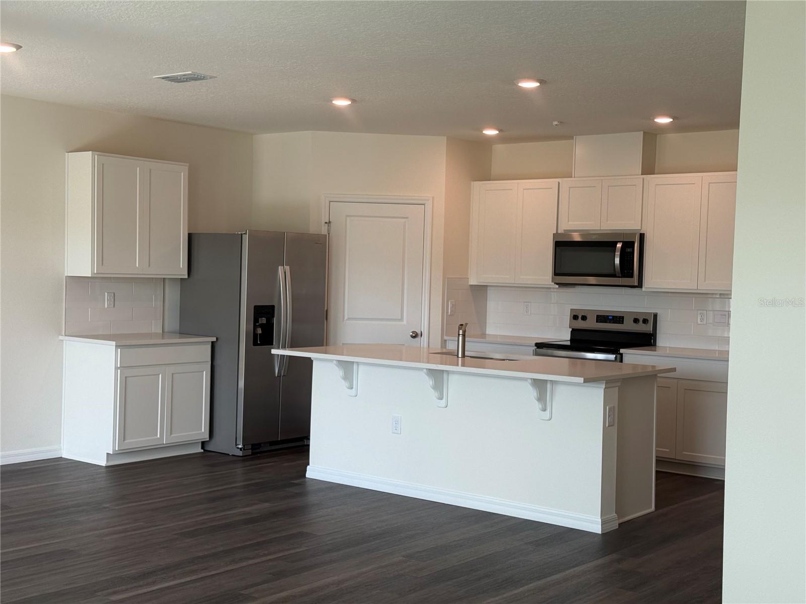 GRANDE CHAMPION/PCL SW-28 PH 1 - Residential Lease