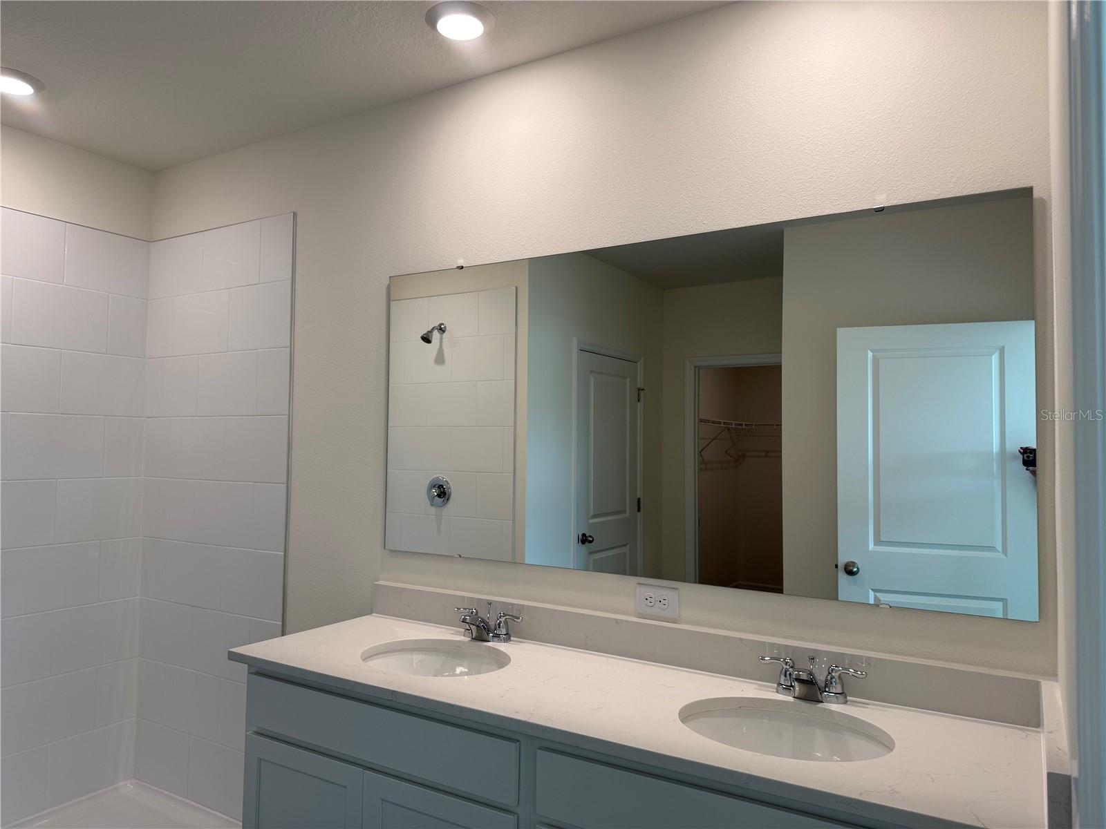 GRANDE CHAMPION/PCL SW-28 PH 1 - Residential Lease