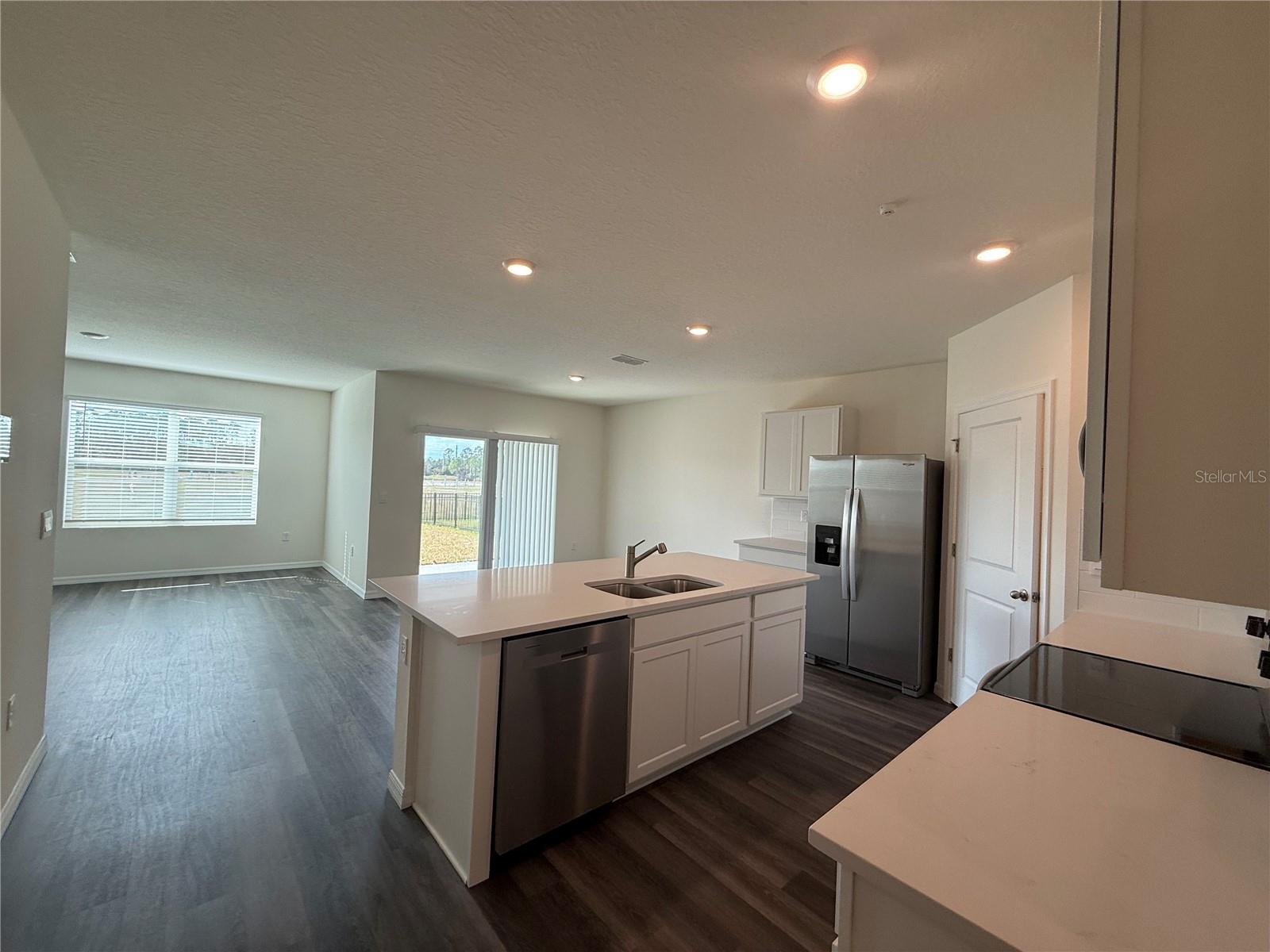 GRANDE CHAMPION/PCL SW-28 PH 1 - Residential Lease