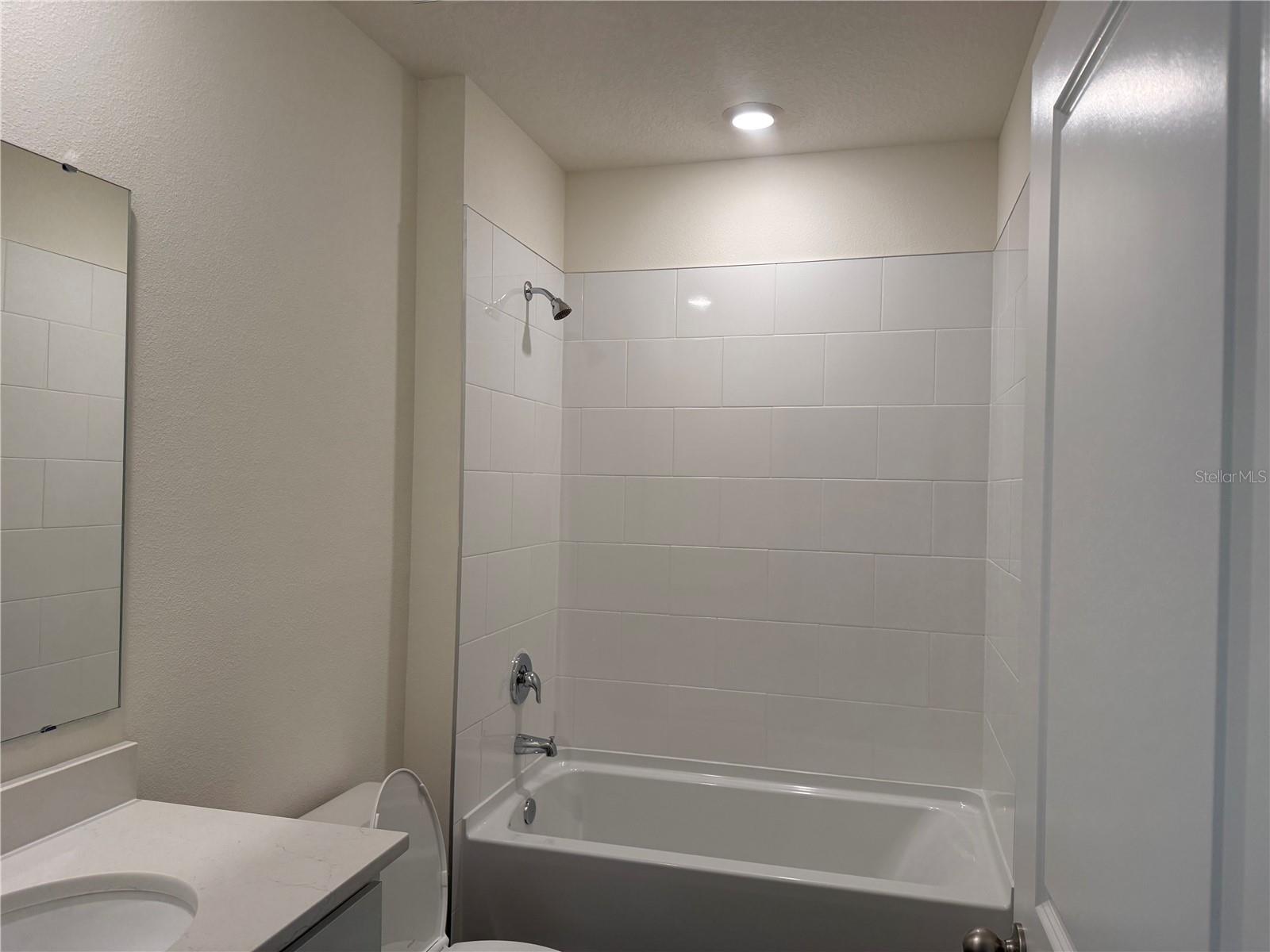 GRANDE CHAMPION/PCL SW-28 PH 1 - Residential Lease