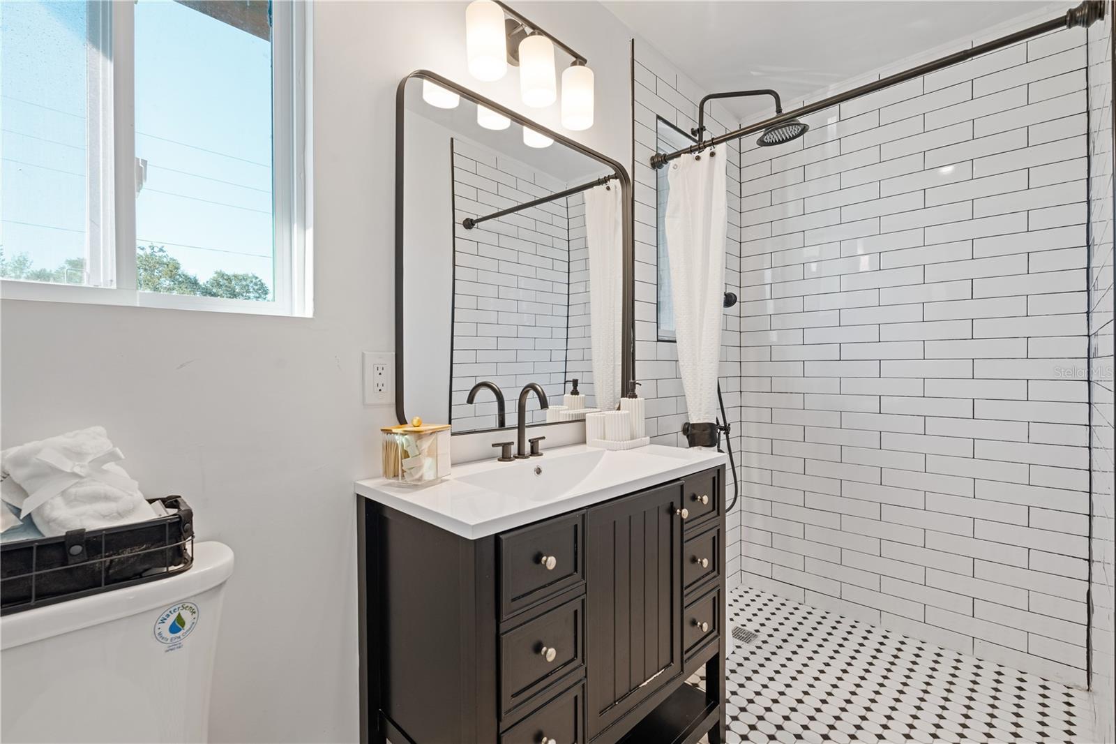 LAKE SHEFFIELD 1ST SEC - Residential