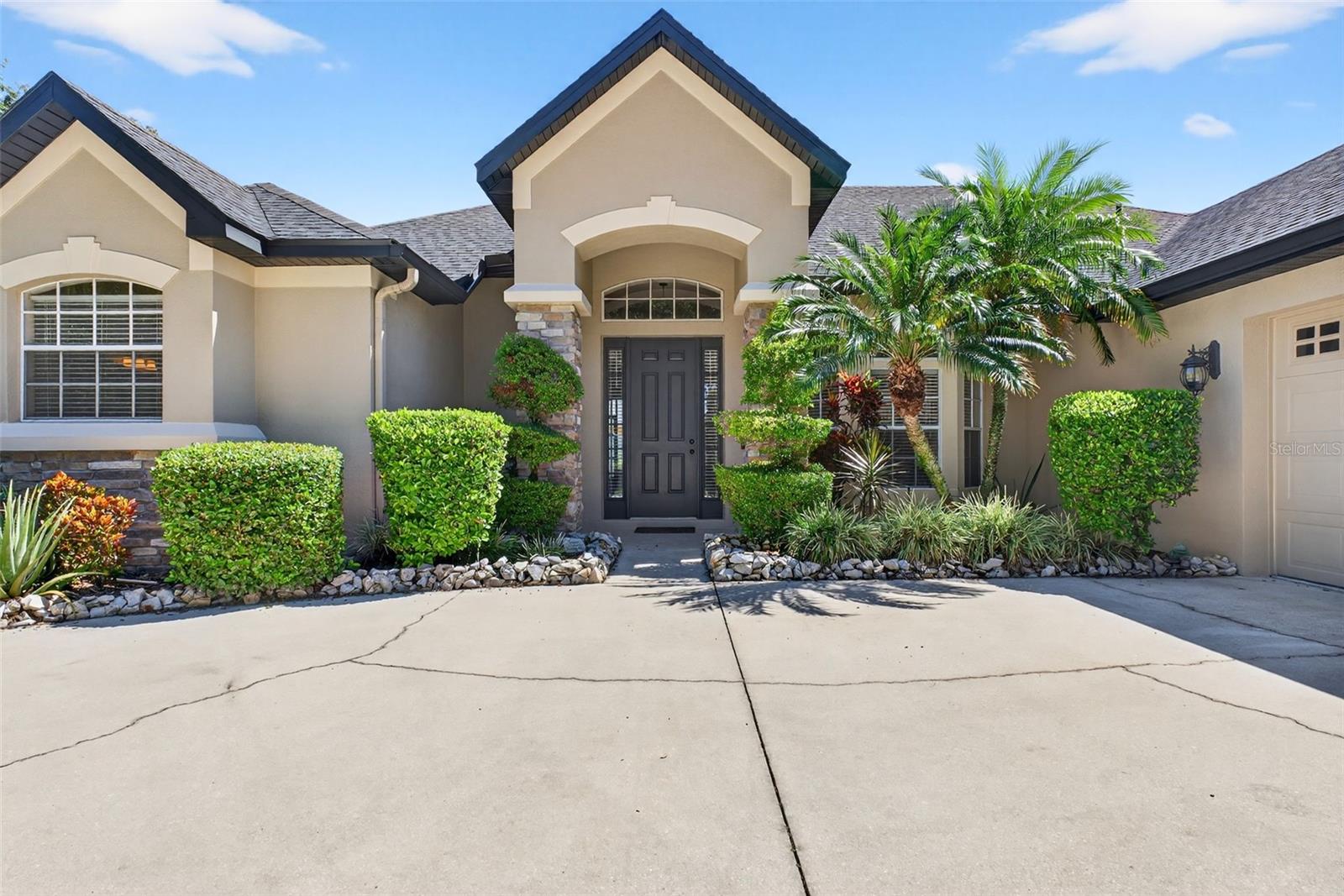 ESTATES OF AUBURNDALE - Residential Lease