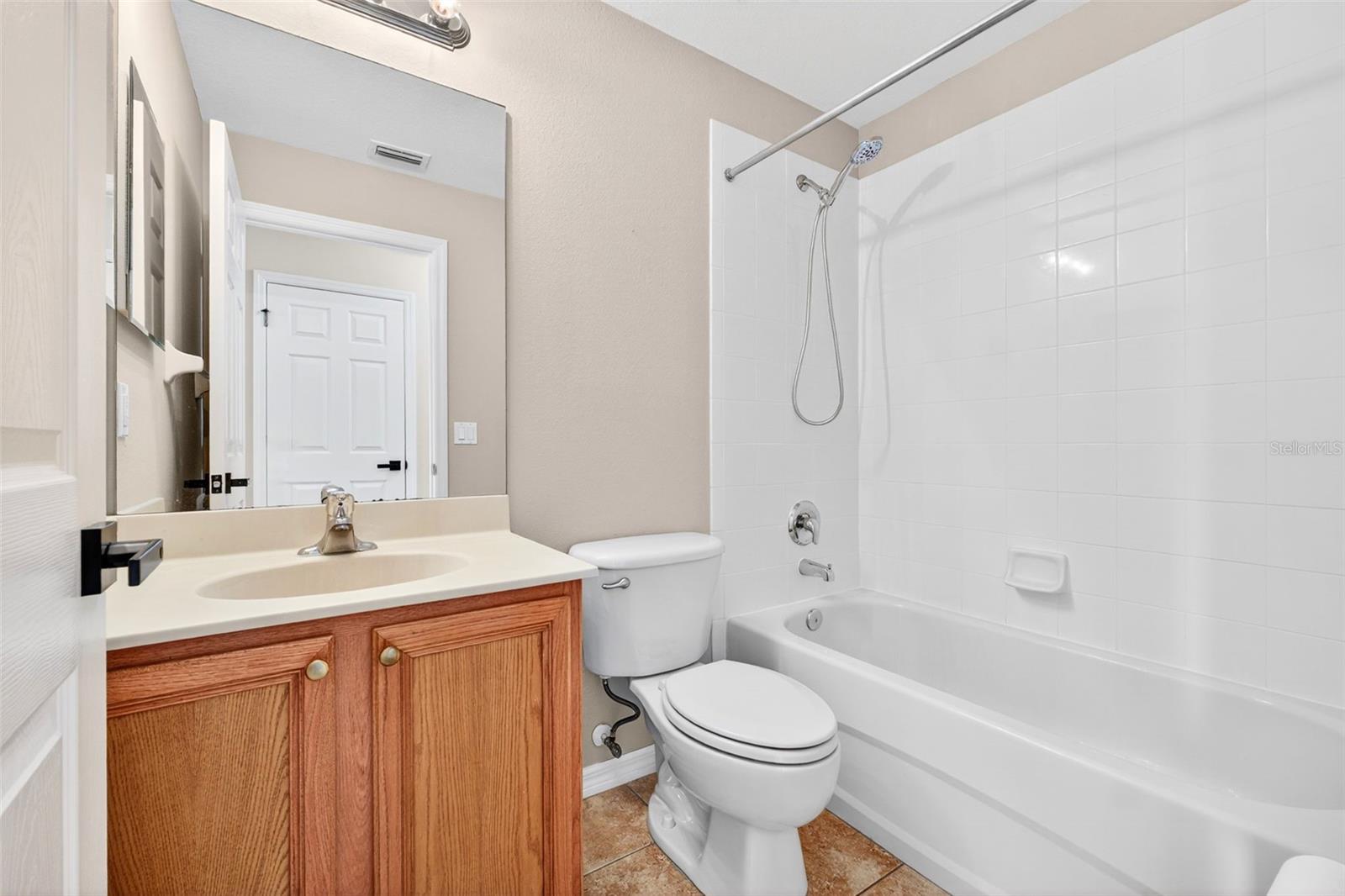 ESTATES OF AUBURNDALE - Residential Lease