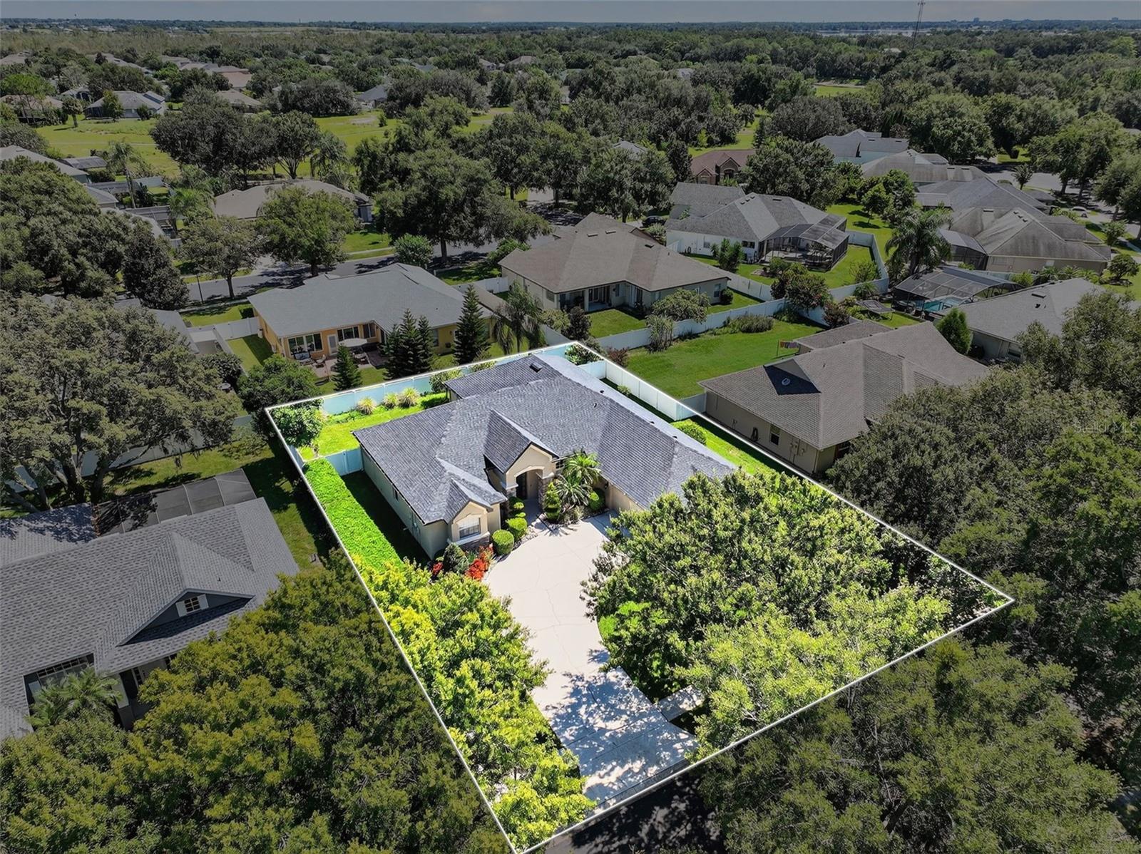 ESTATES OF AUBURNDALE - Residential Lease