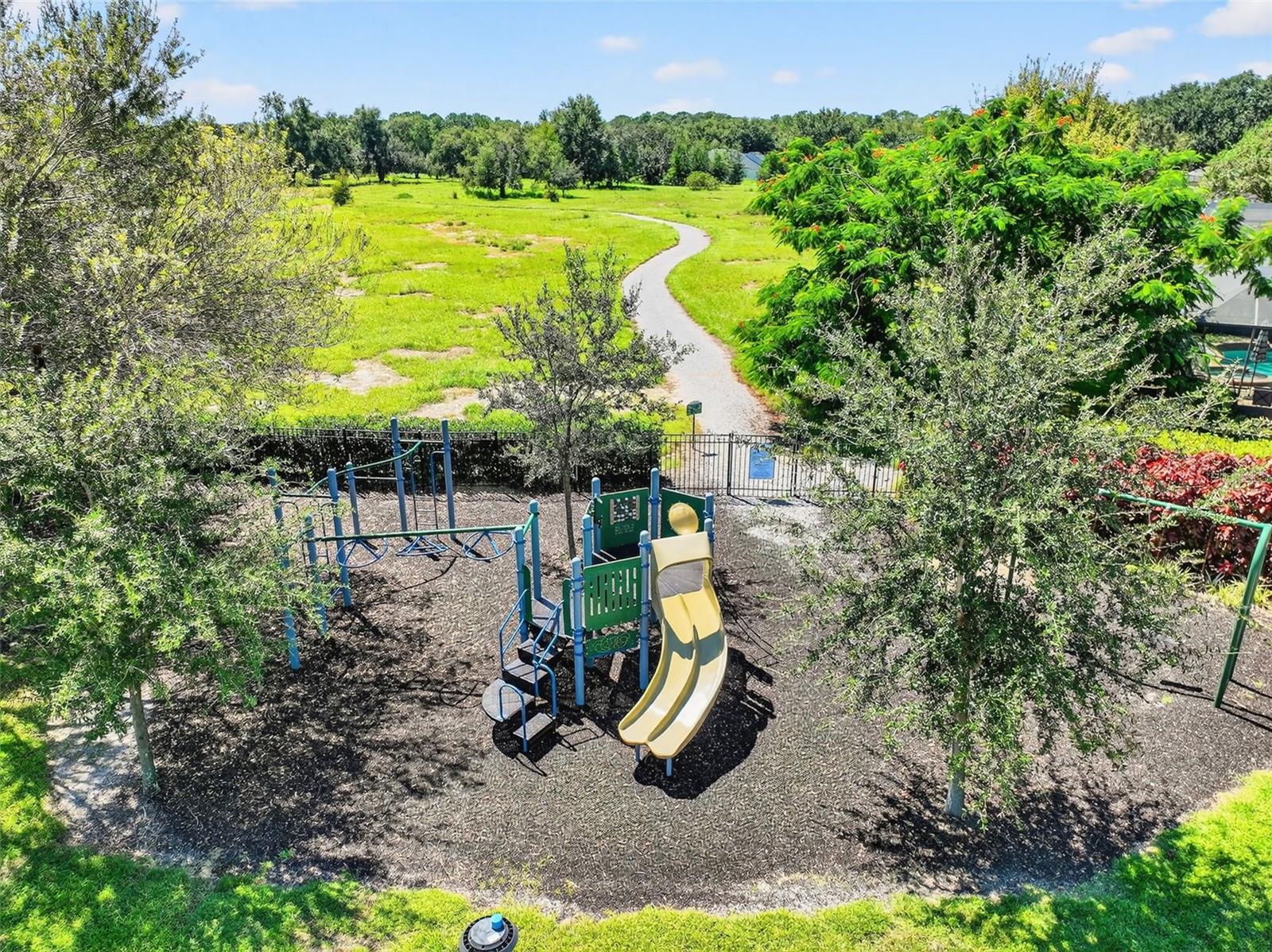 ESTATES OF AUBURNDALE - Residential Lease