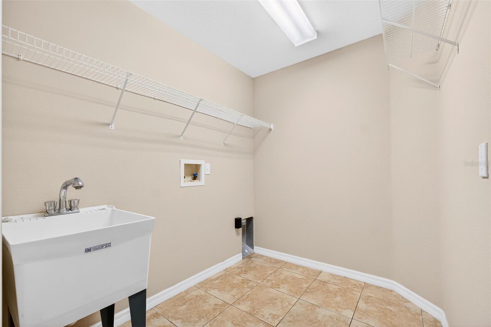 ESTATES OF AUBURNDALE - Residential Lease