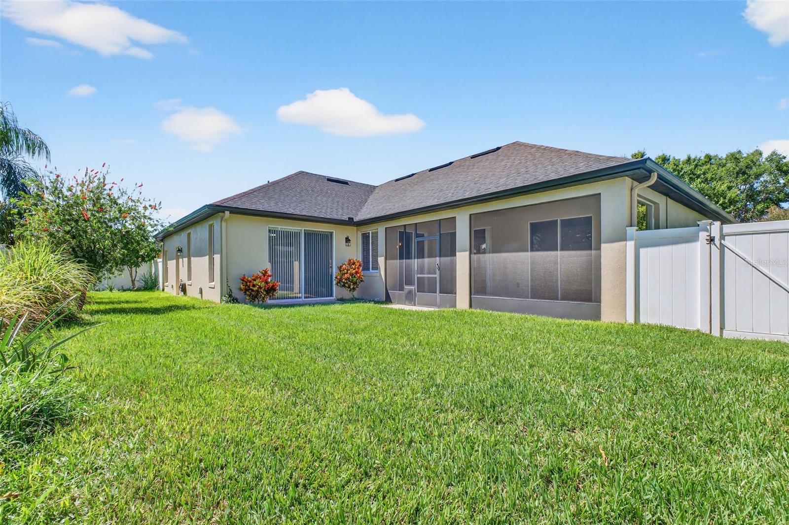 ESTATES OF AUBURNDALE - Residential Lease