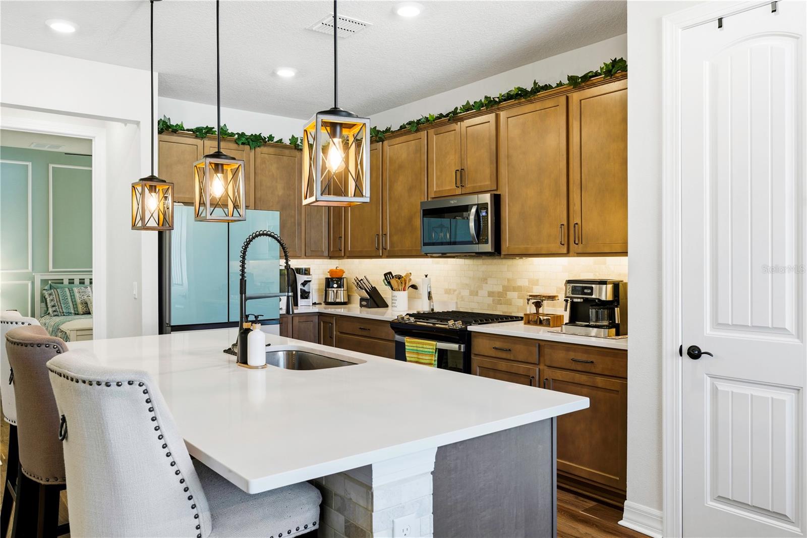 10246 PARK ESTATES AVENUE