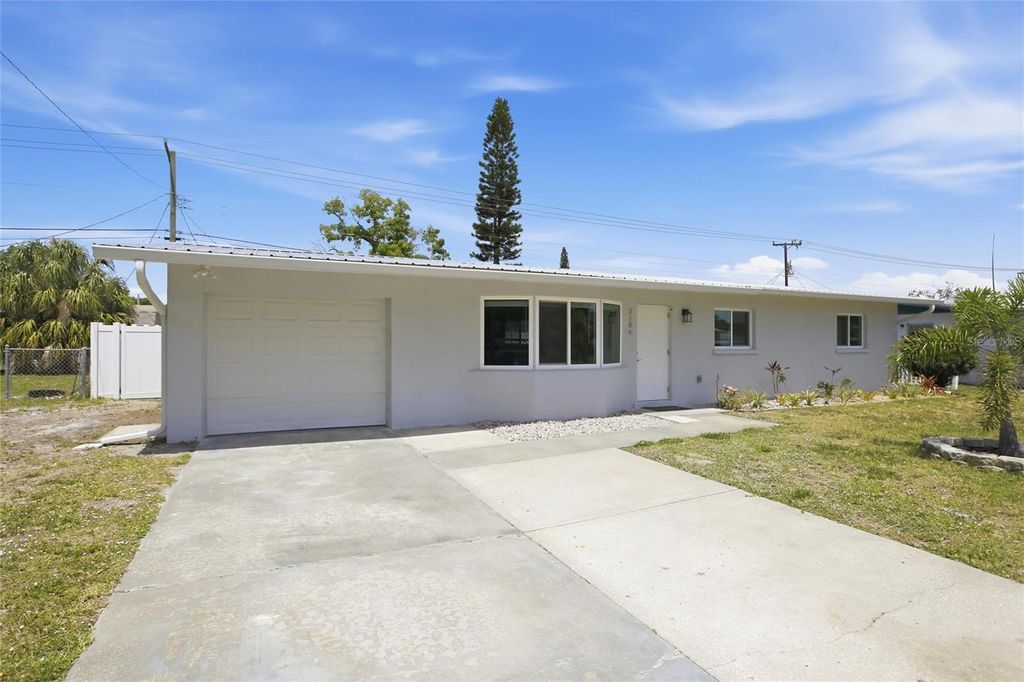 Photo of 3106 Oxford Drive W, Bradenton, FL 34205 (MLS # R4911062)