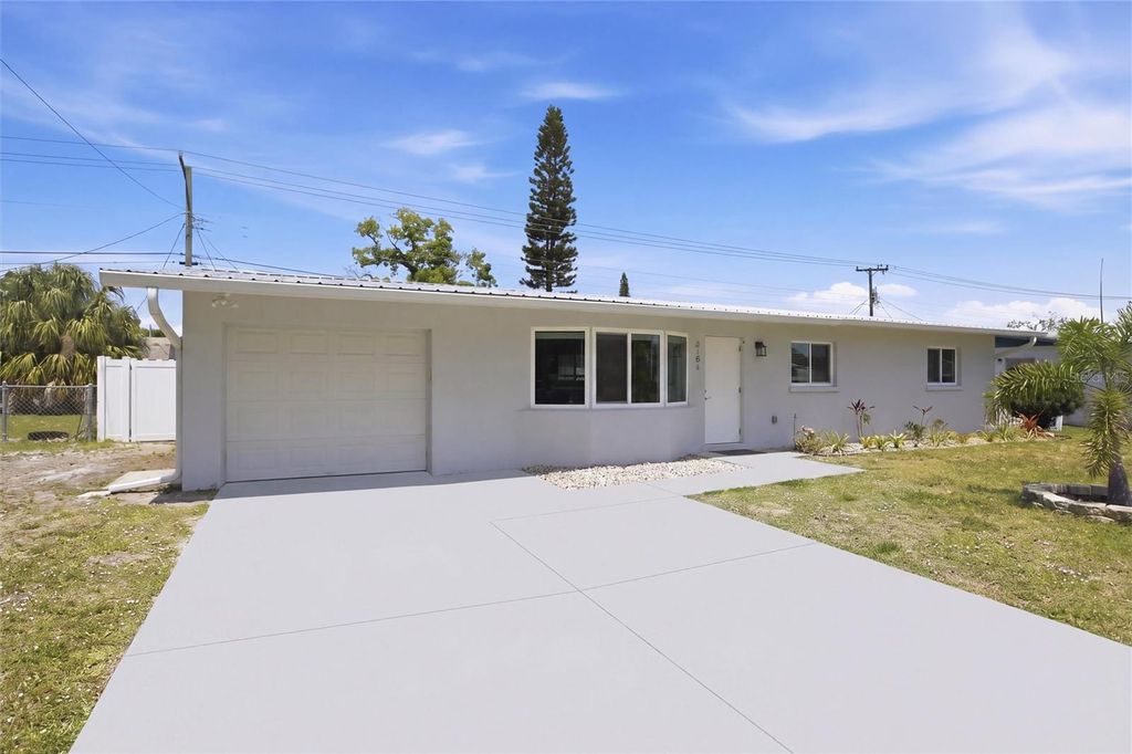 Photo of 3106 Oxford Drive W, Bradenton, FL 34205 (MLS # R4911062)