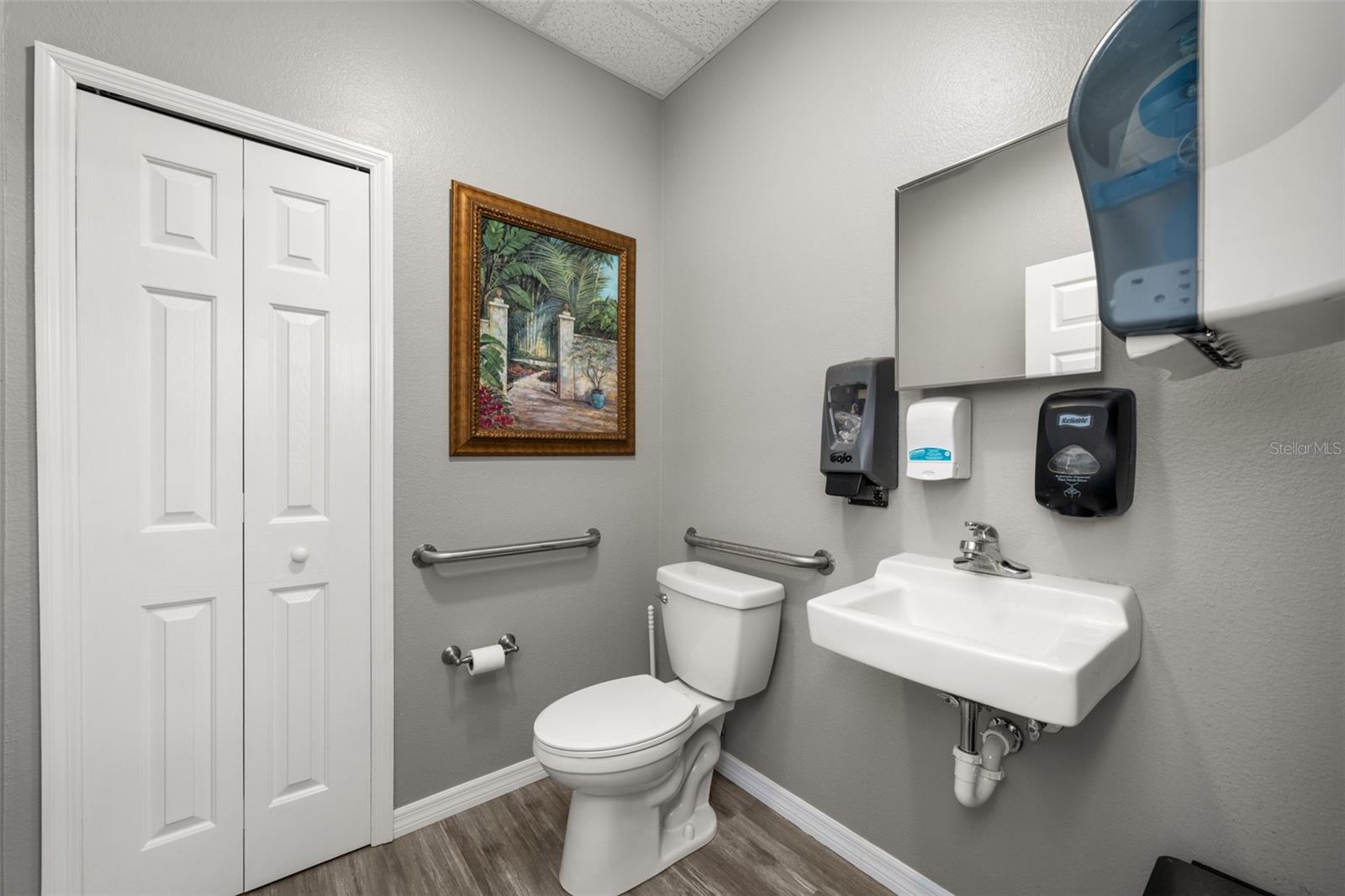 WEST SHORE PLAZA - Commercial Sale