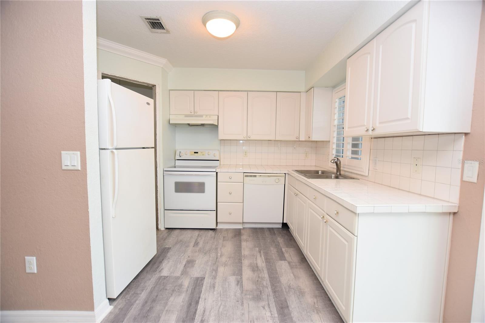 LAKE BENTLEY SHORES CONDO PH 01 - Residential Lease