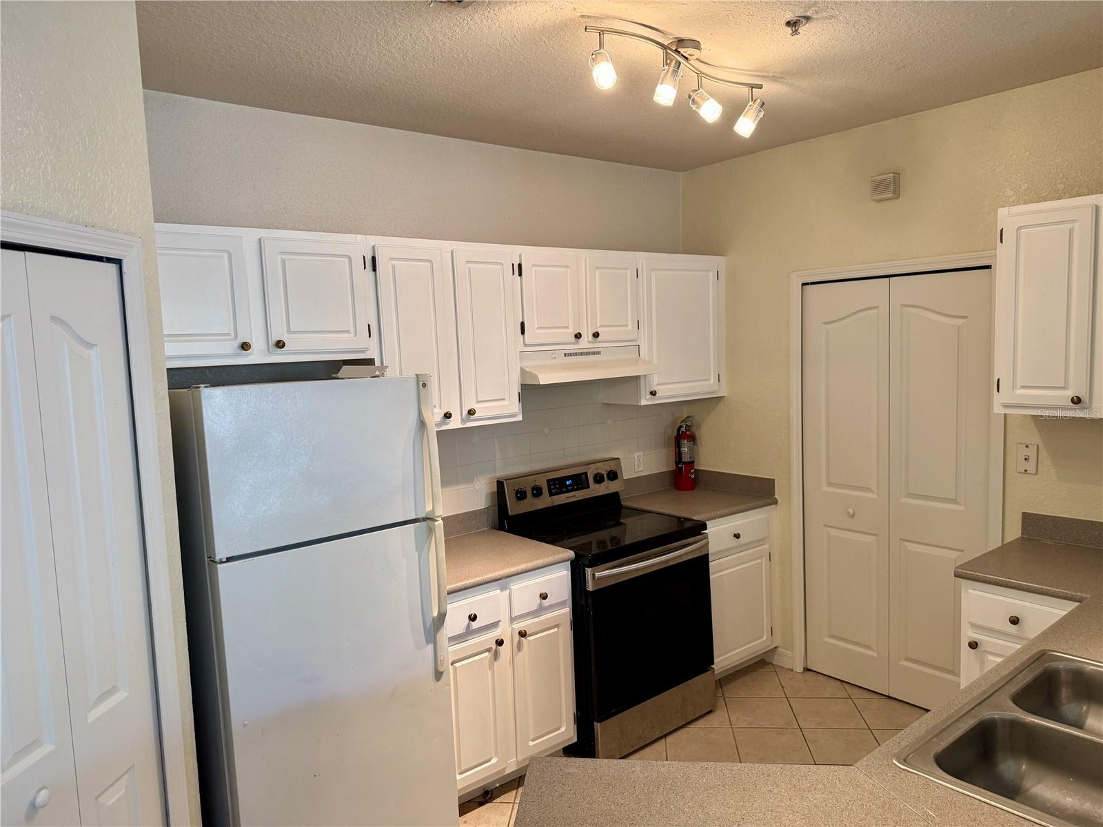VISCONTI WEST - Residential Lease