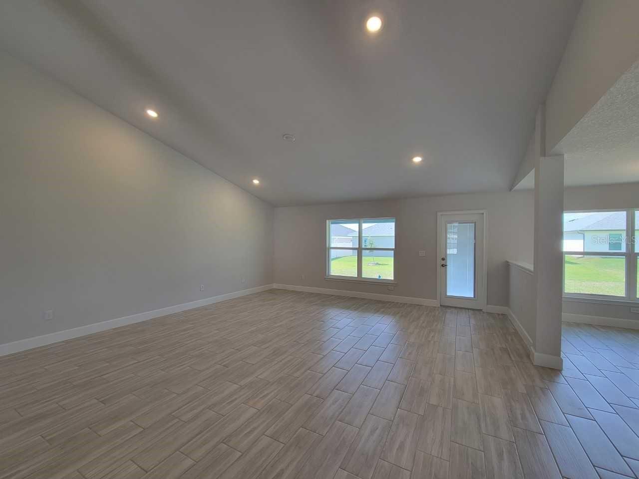 ROLLING HILLS UN FIVE - Residential