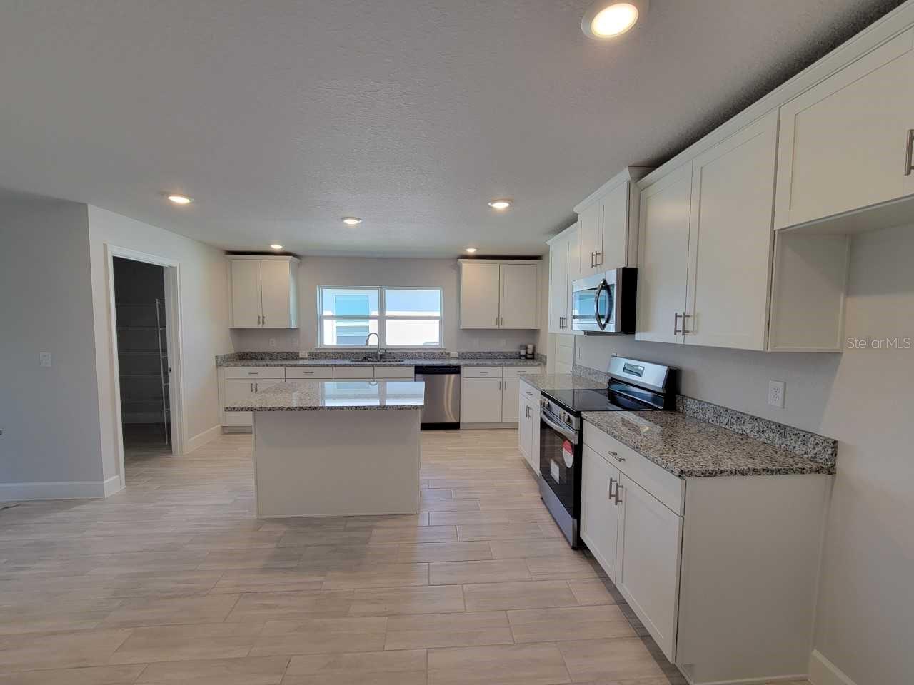 ROLLING HILLS UN FIVE - Residential