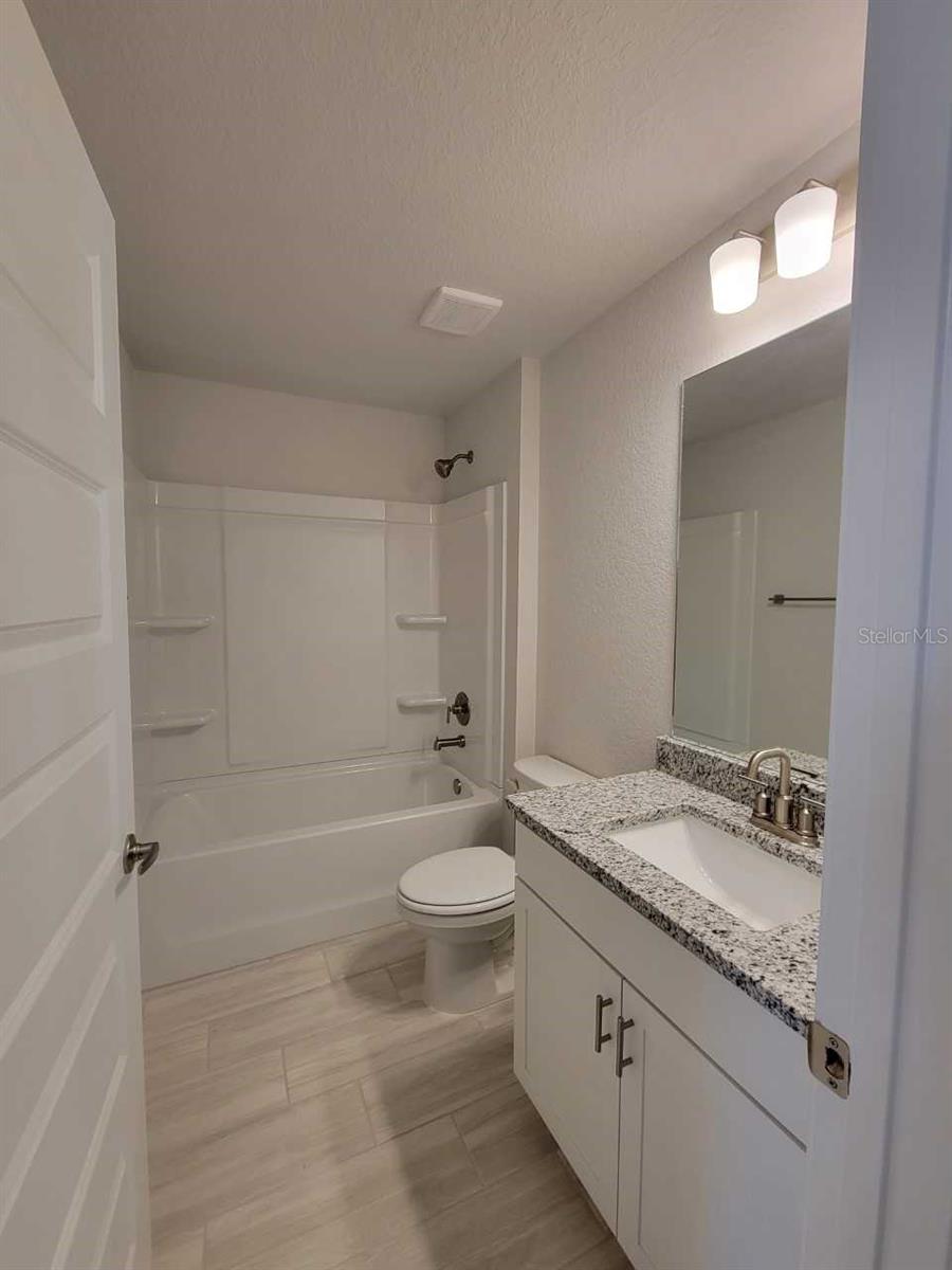 ROLLING HILLS UN FIVE - Residential