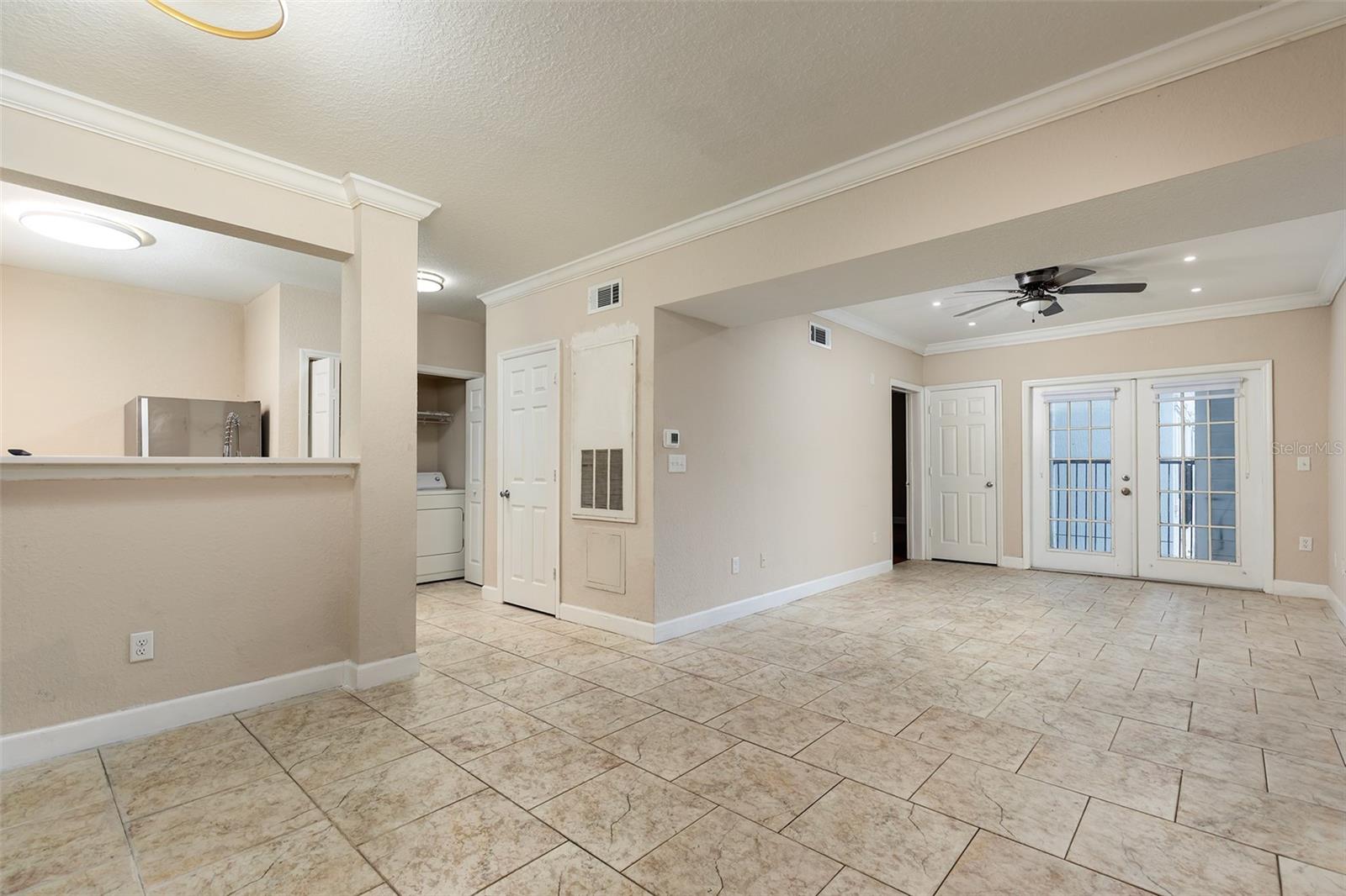 206 E SOUTH STREET 4007