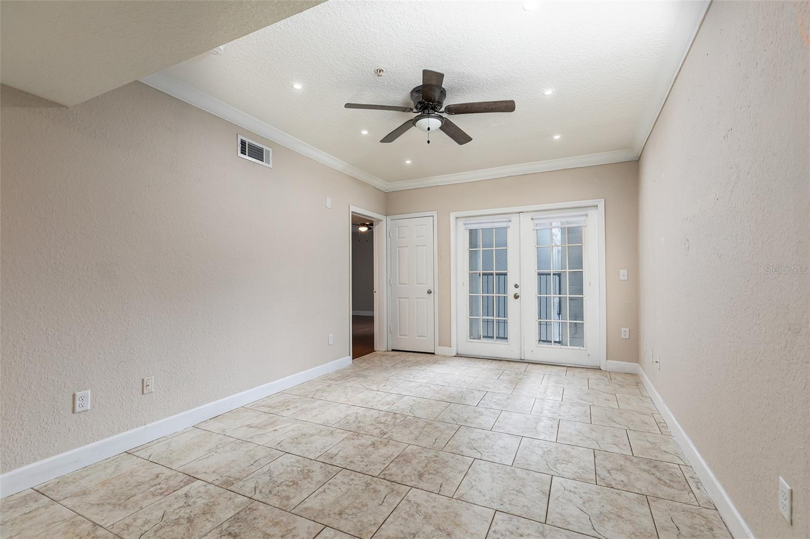 206 E SOUTH STREET 4007