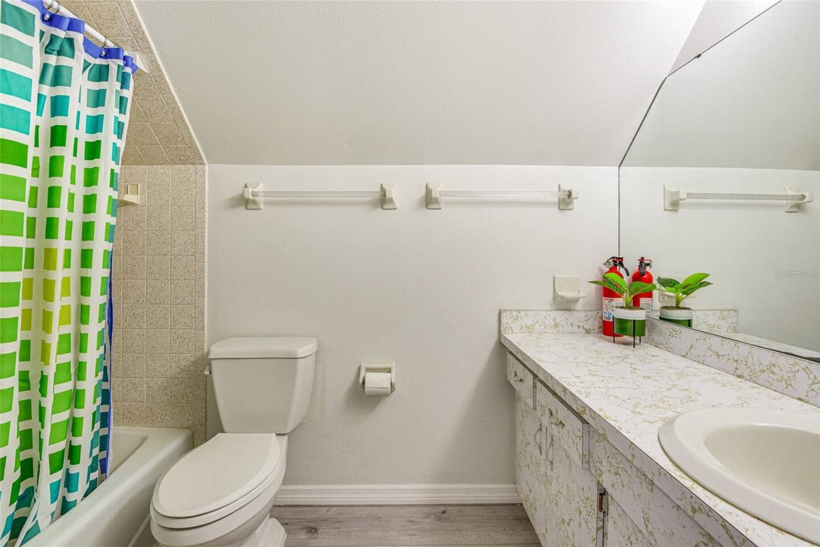 BEE RIDGE ESTATES - Residential Lease