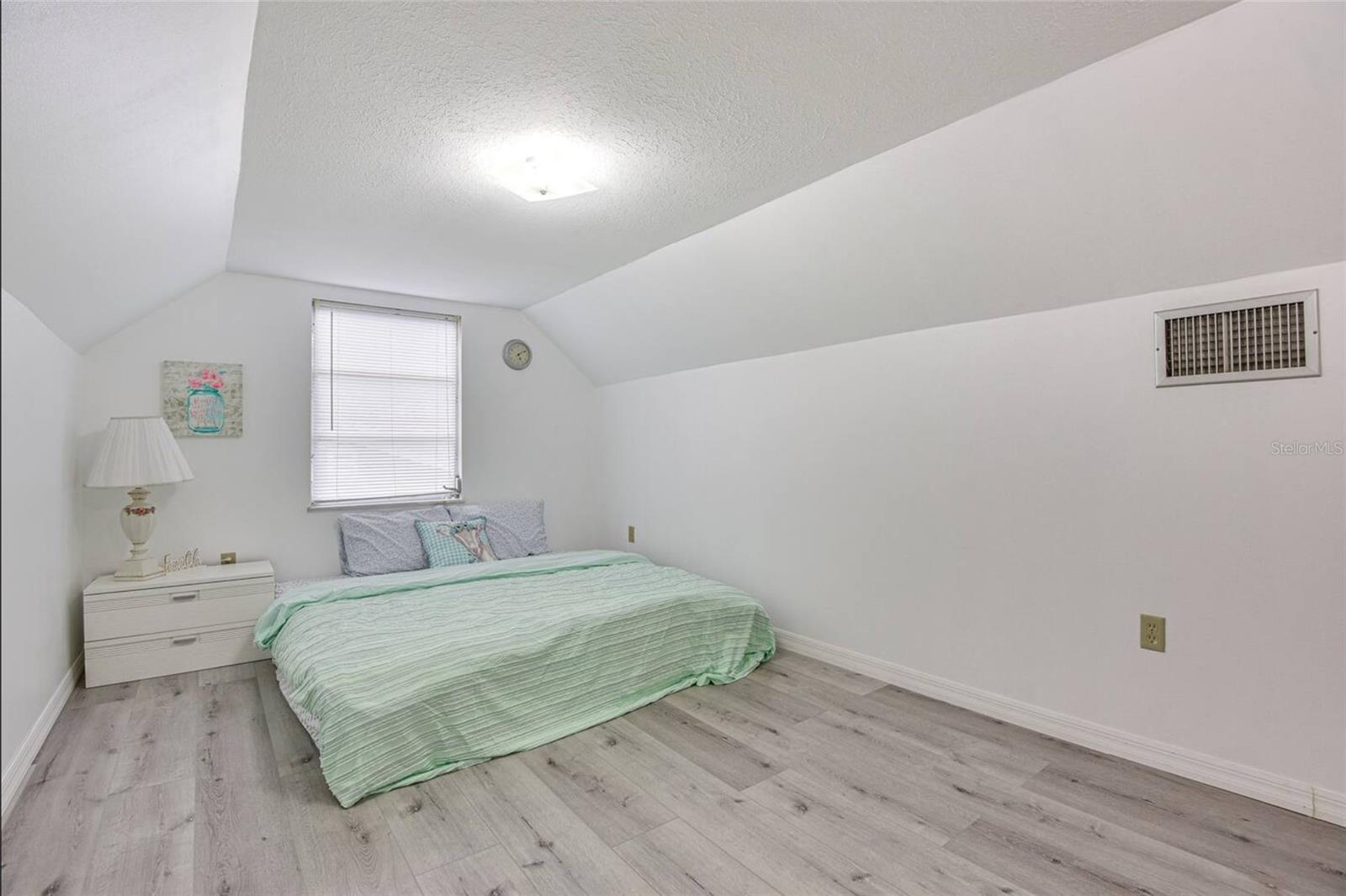 BEE RIDGE ESTATES - Residential Lease