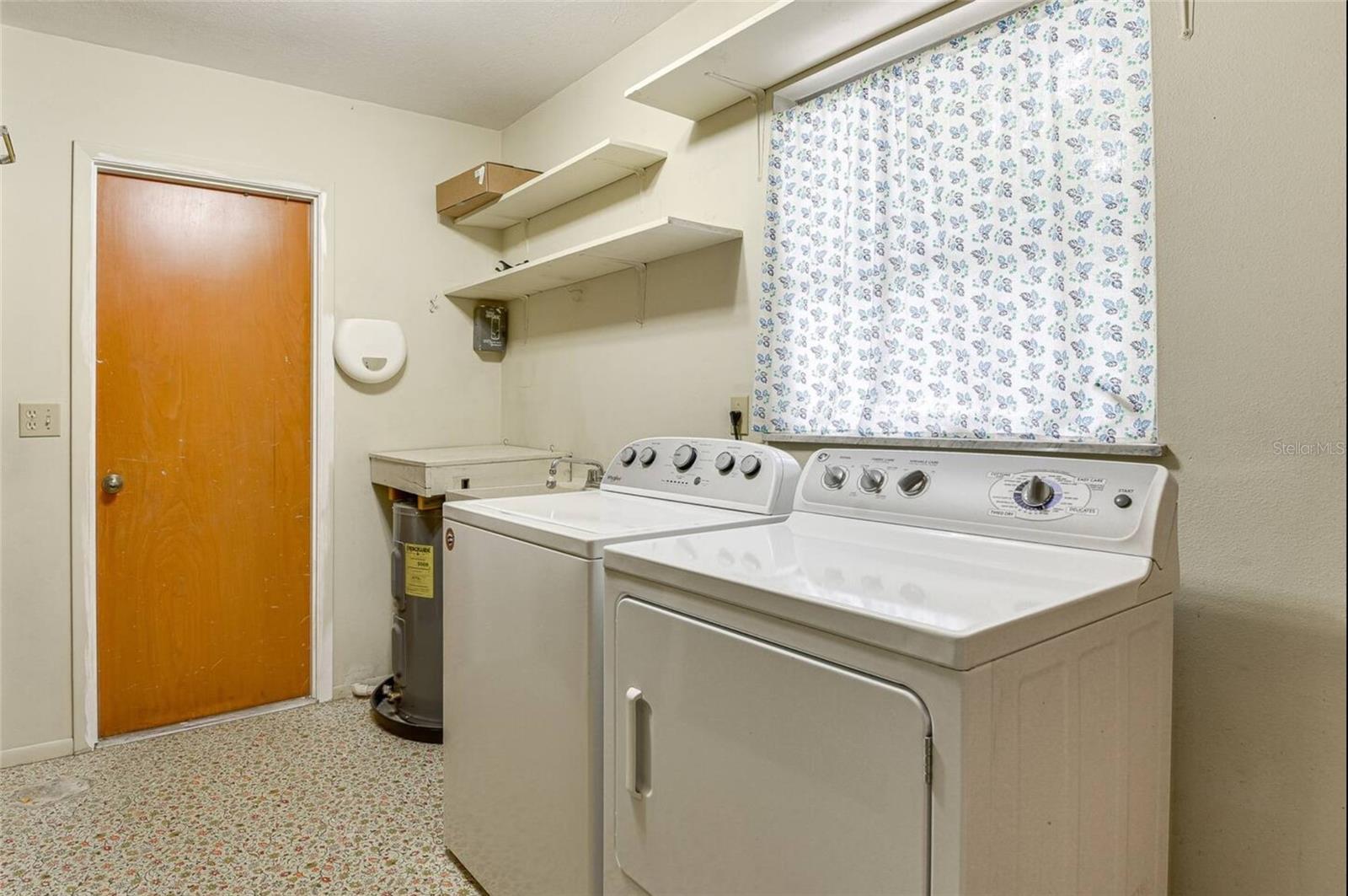 BEE RIDGE ESTATES - Residential Lease