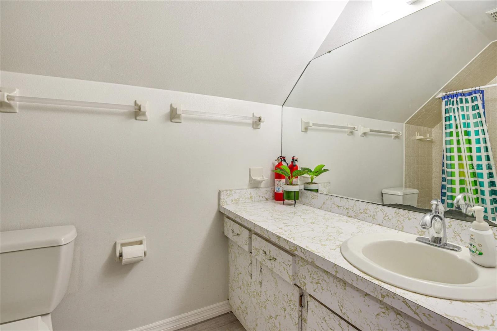 BEE RIDGE ESTATES - Residential Lease