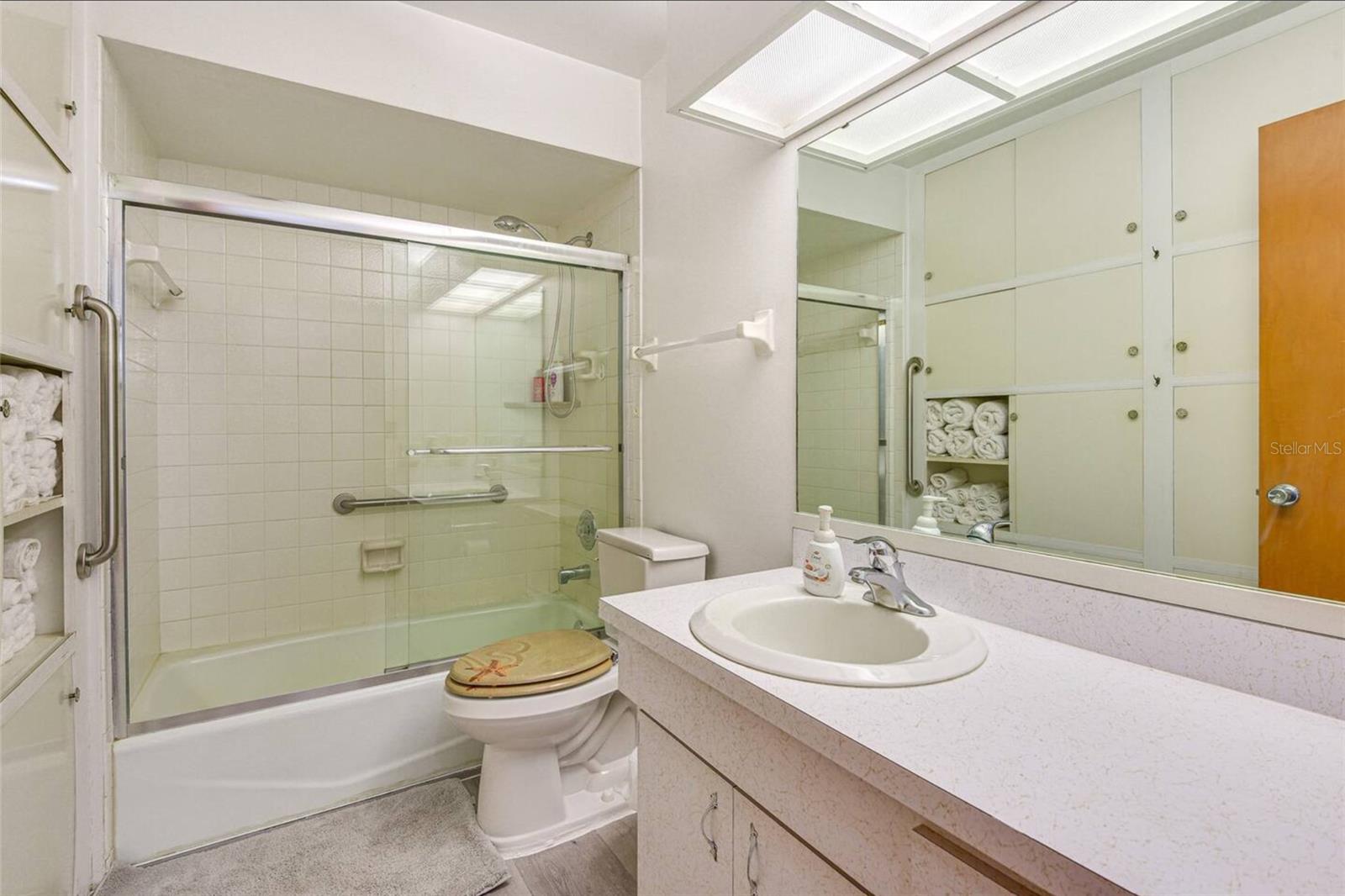 BEE RIDGE ESTATES - Residential Lease