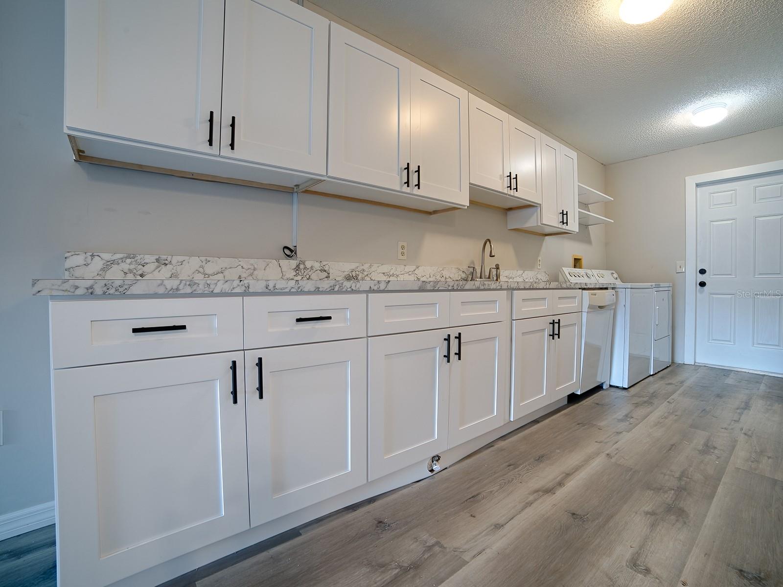 488 W ROSEWOOD LANE 488 - Photo 2