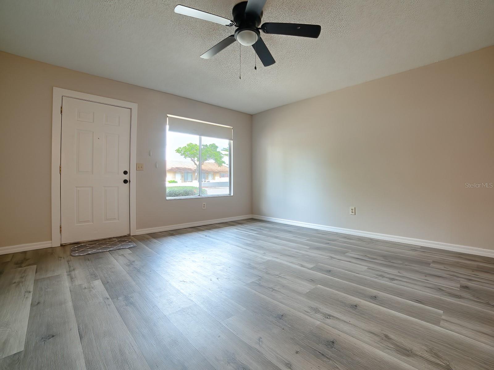 488 W ROSEWOOD LANE 488 - Photo 4