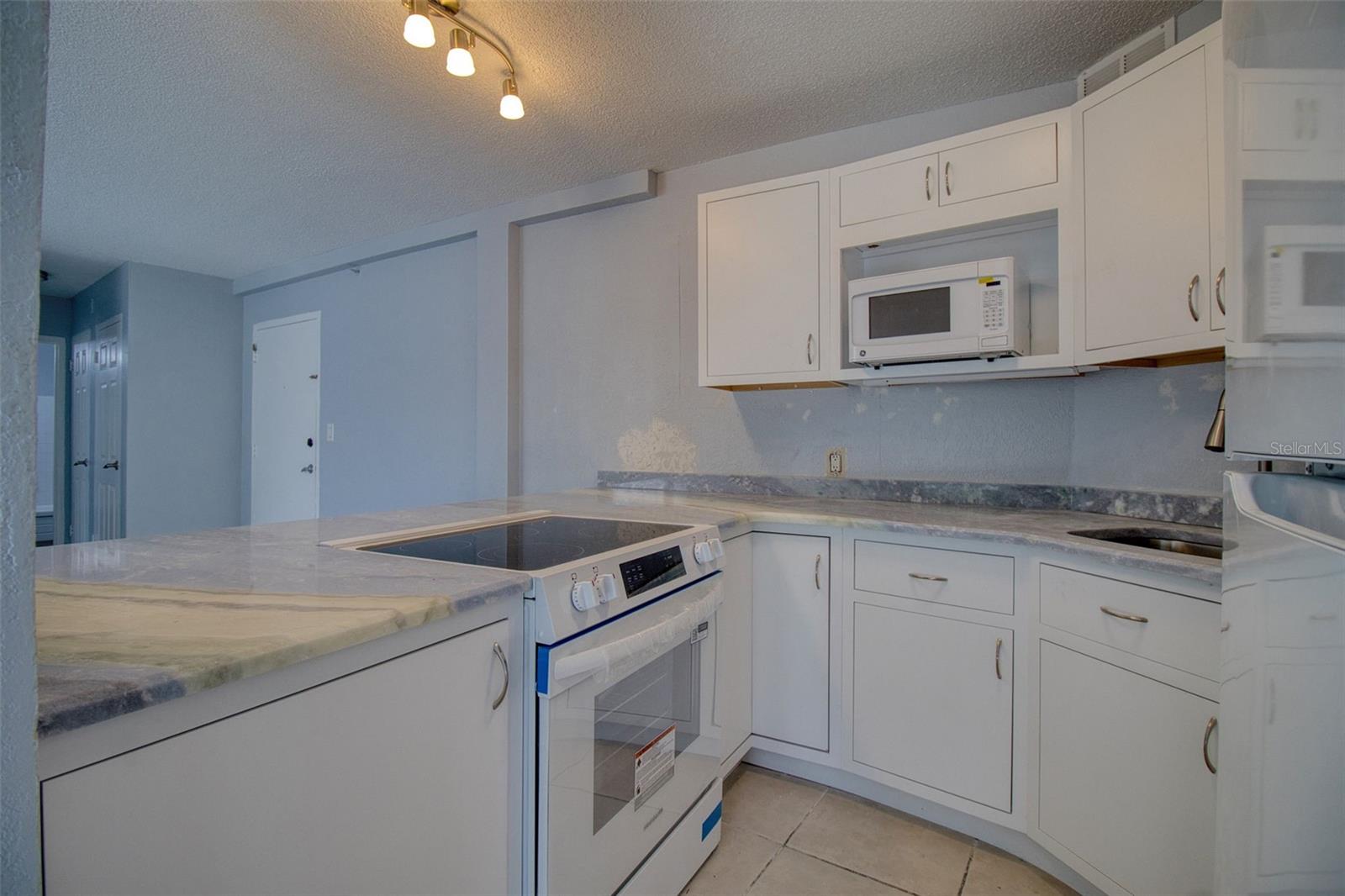 WAVE, THE CONDO - Residential Lease