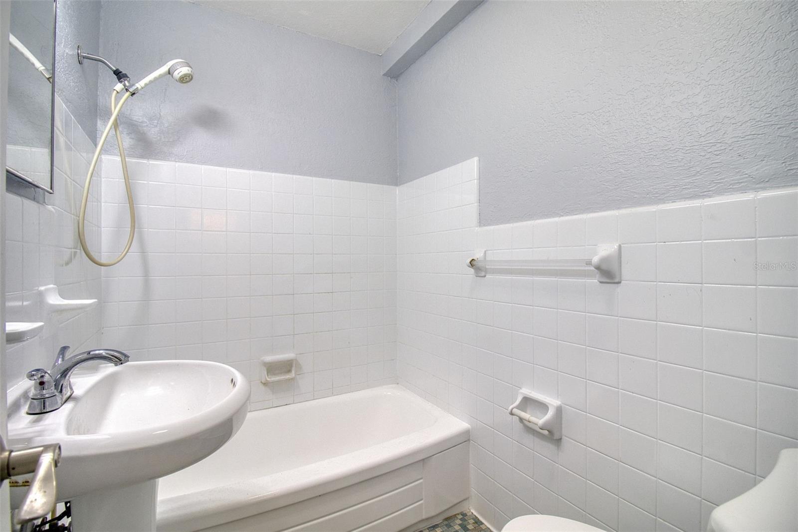 WAVE, THE CONDO - Residential Lease