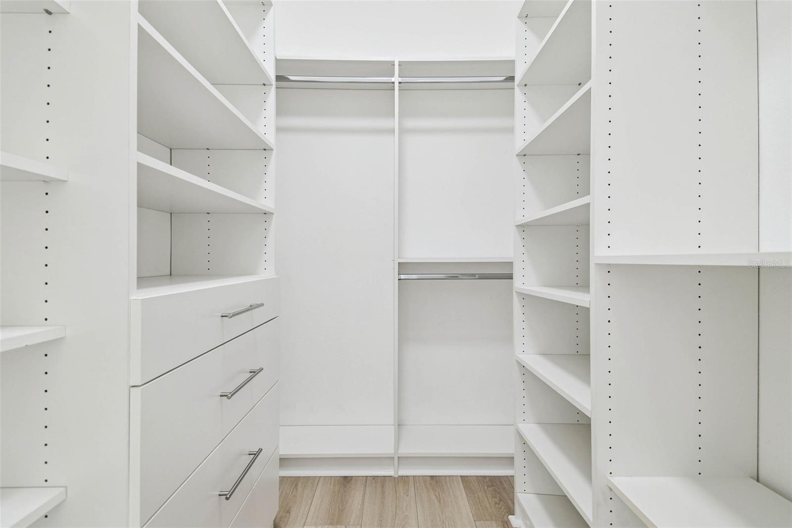 CRENSHAW LAKES - Residential