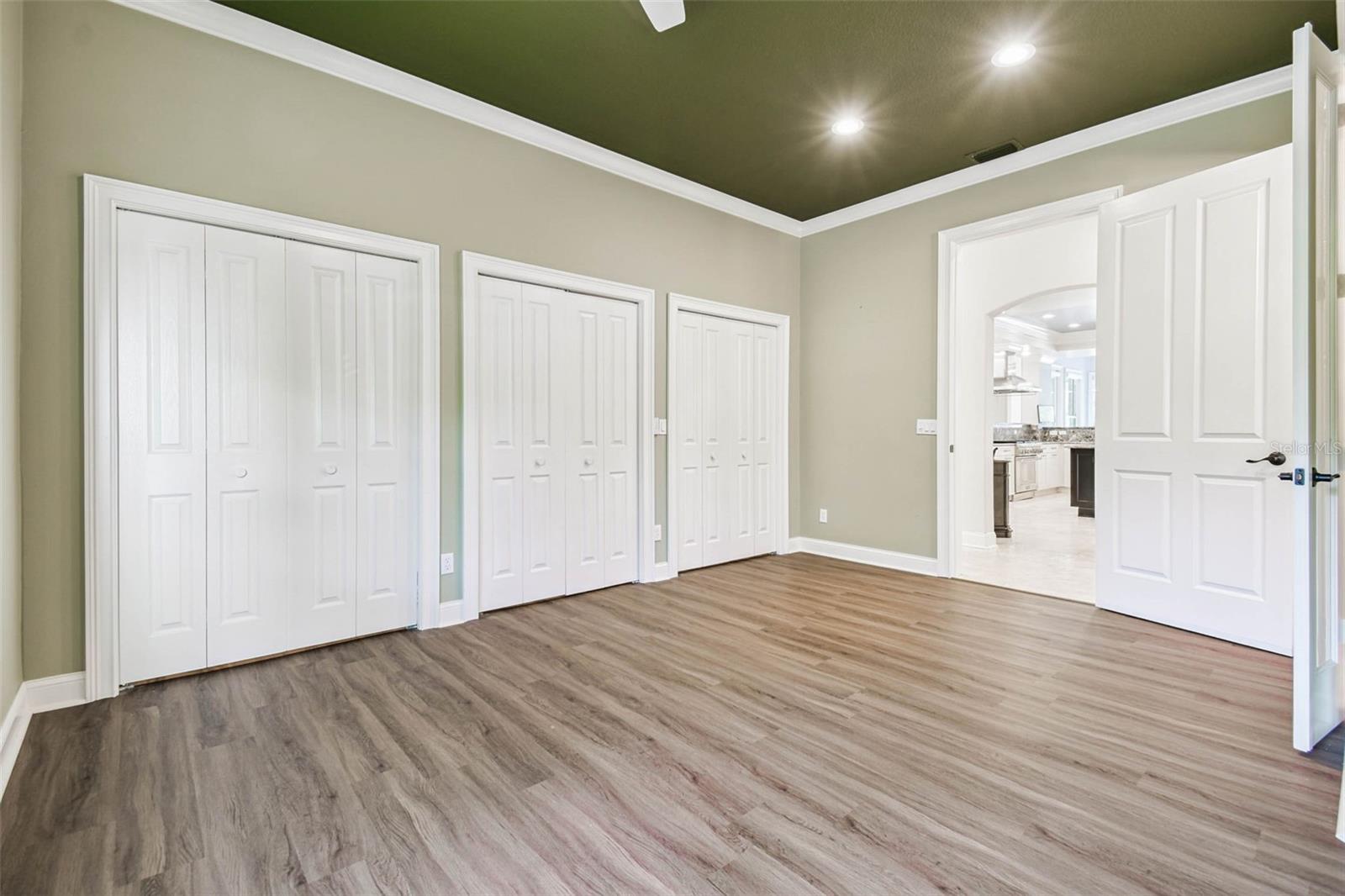 CRENSHAW LAKES - Residential