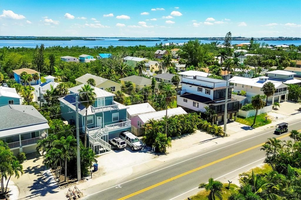 Ilexhurst tract | Sarasota Real Estate 5 Photo of 2913 Gulf Drive, Holmes Beach, FL 34217 (MLS # A4665549)